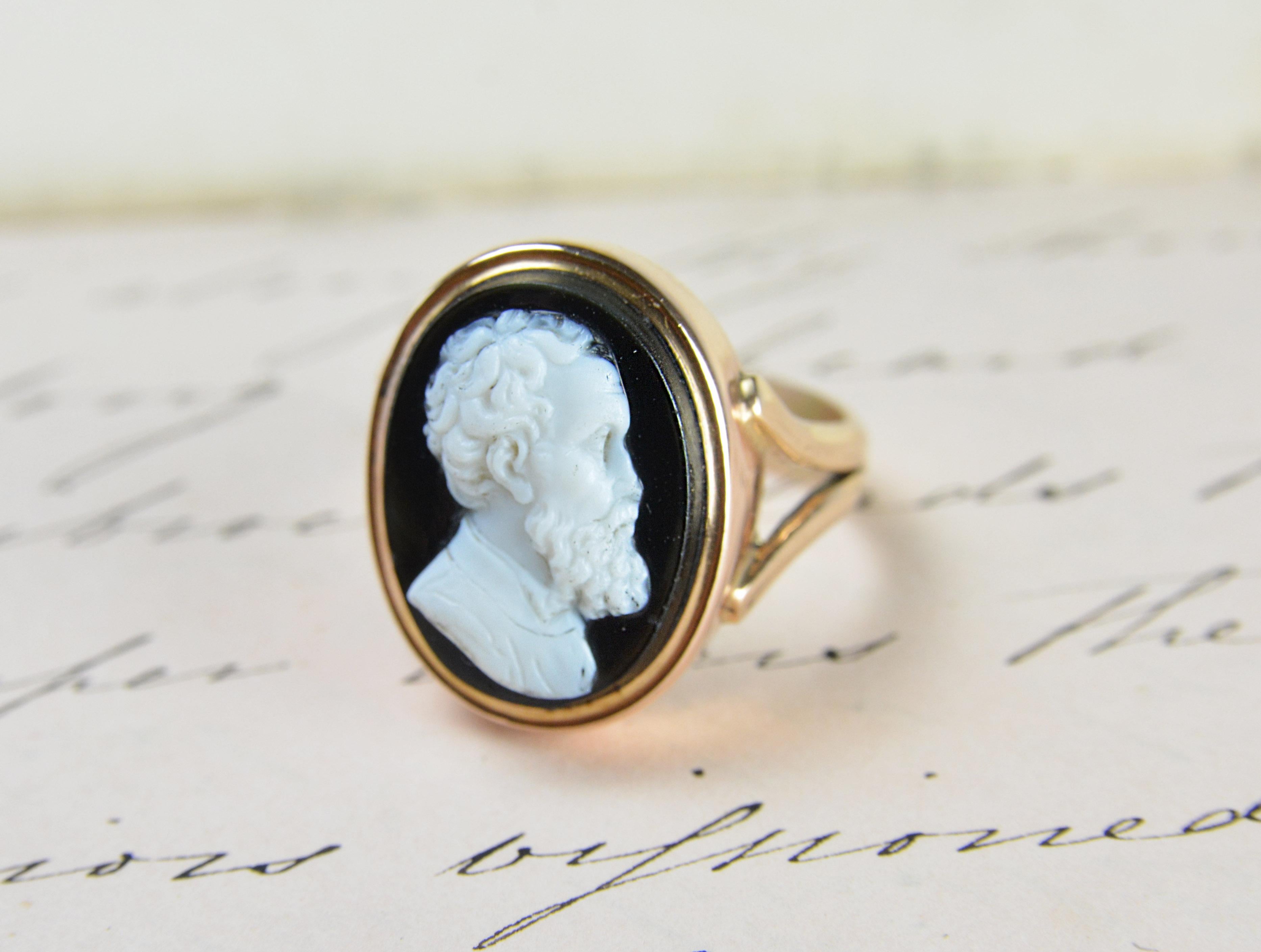 An extremely well carved agate Cameo depicting a Classical Greek Philosopher, originally crafted in the late Georgian Era, set in 9ct Rose Gold. The agate Cameo consist of two different coloured strata of stone the top white layer is carved and