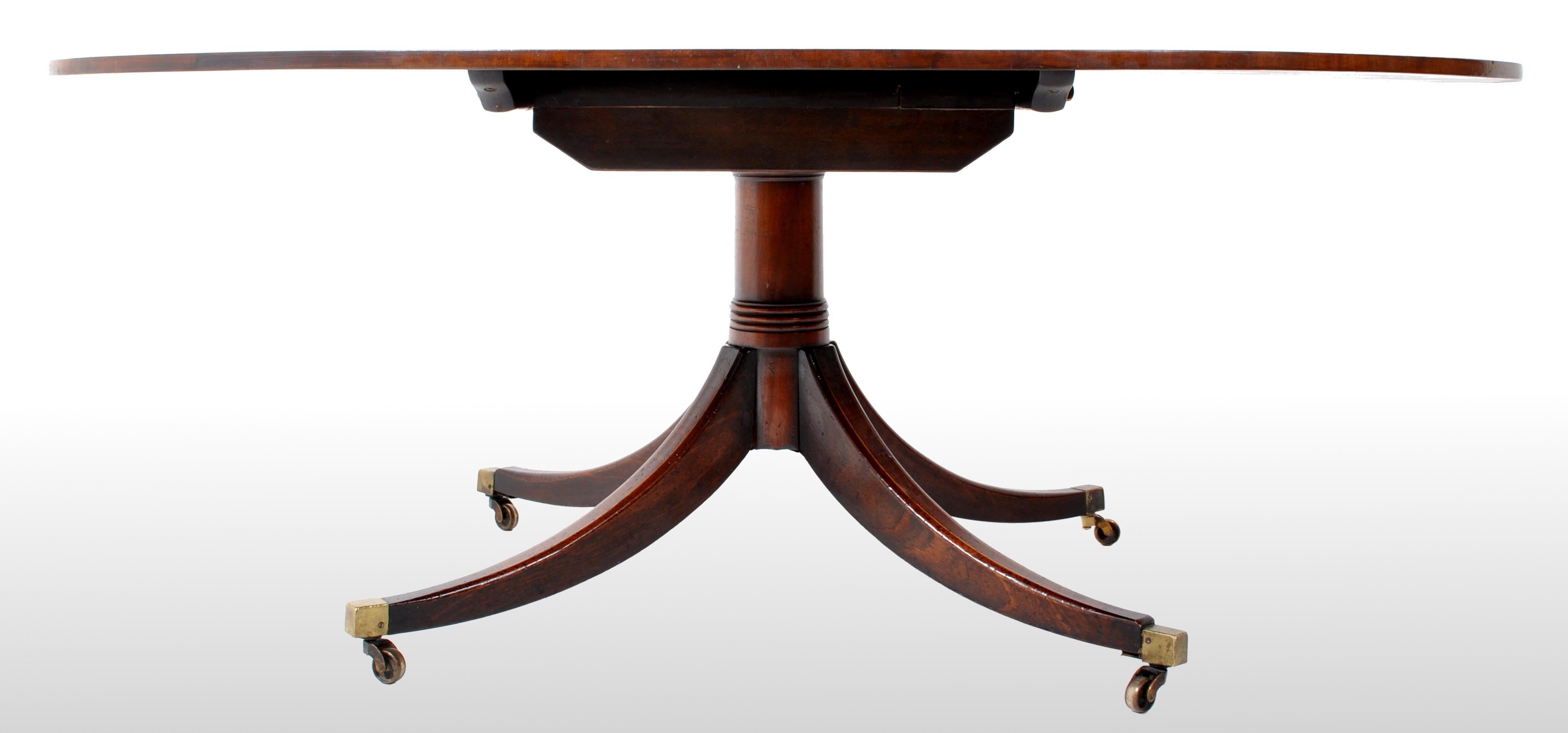 Antique Georgian inlaid Mahogany Tilt-Top Pedestal Breakfast Dining Table, 1790 In Good Condition In Portland, OR
