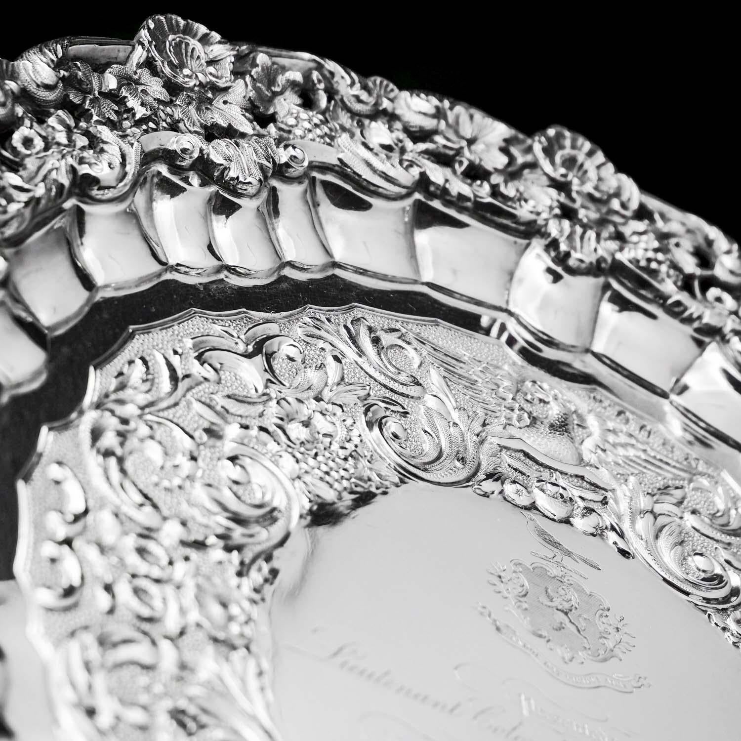 Antique Georgian Irish Sterling Silver Tray/Salver, 1833 For Sale 3