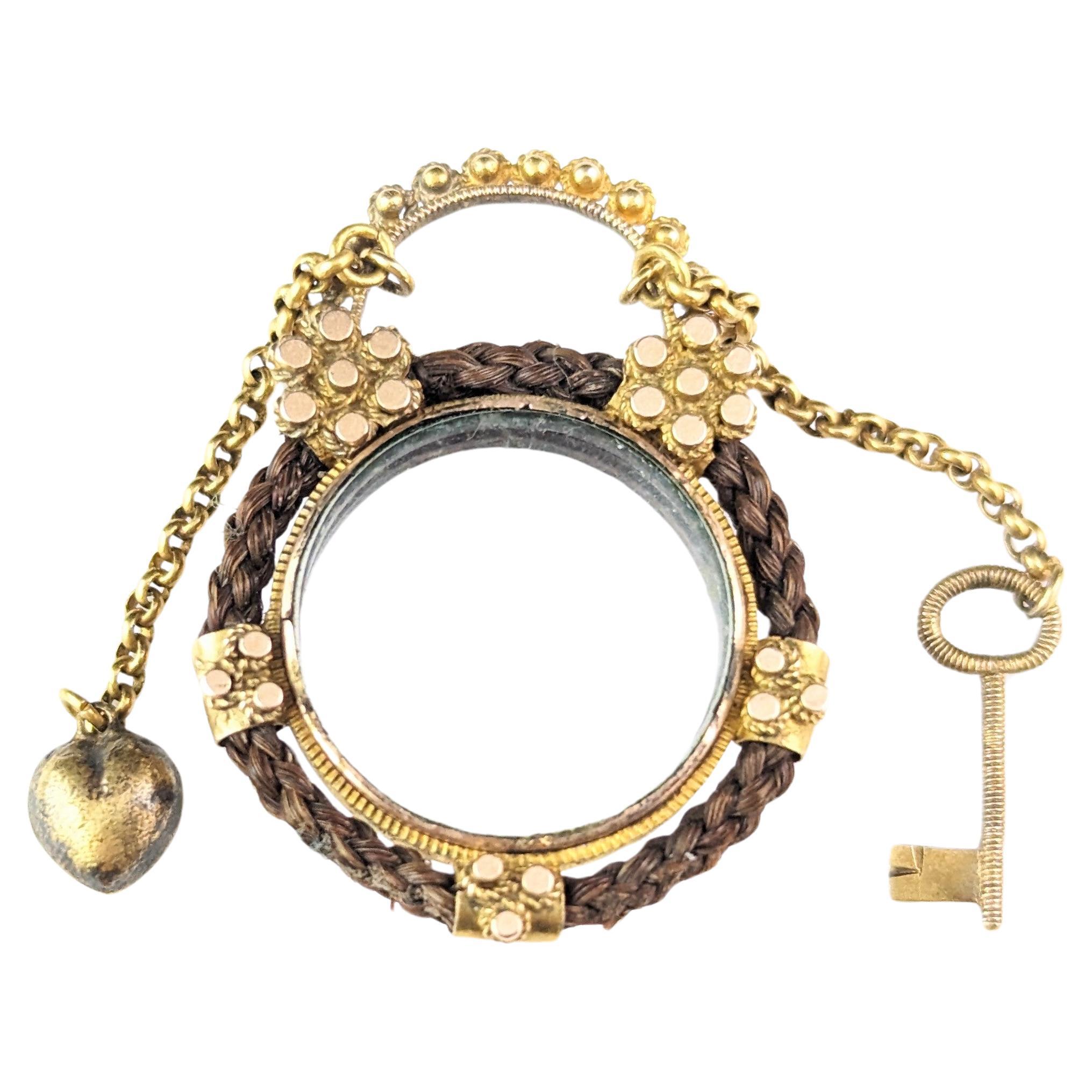 Antique médaillon de deuil de deuil « Key to my Heart » en or 18 carats et cheveux, en vente