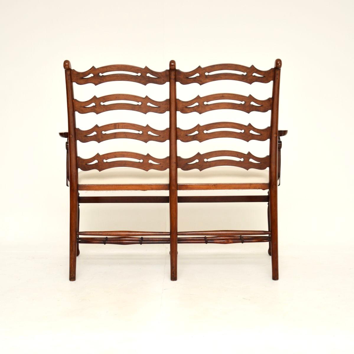 Antikes georgianisches Sofa mit Leiterlehne (Frühes 19. Jahrhundert) im Angebot