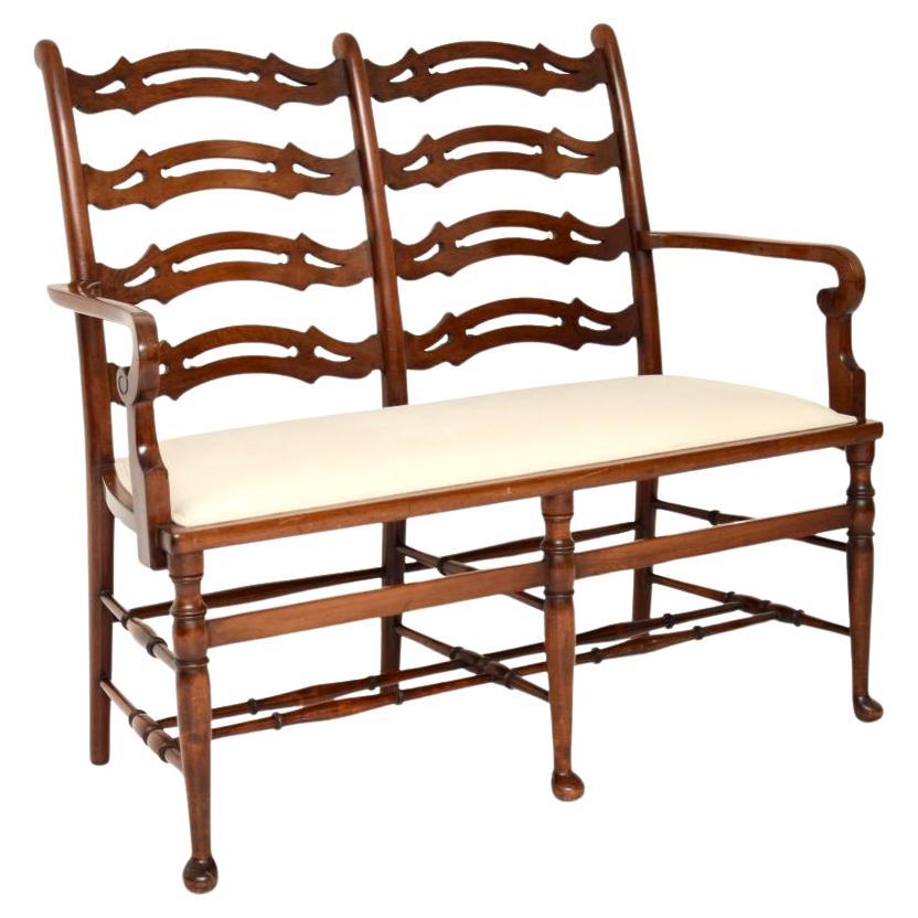 Antikes georgianisches Sofa mit Leiterlehne im Angebot