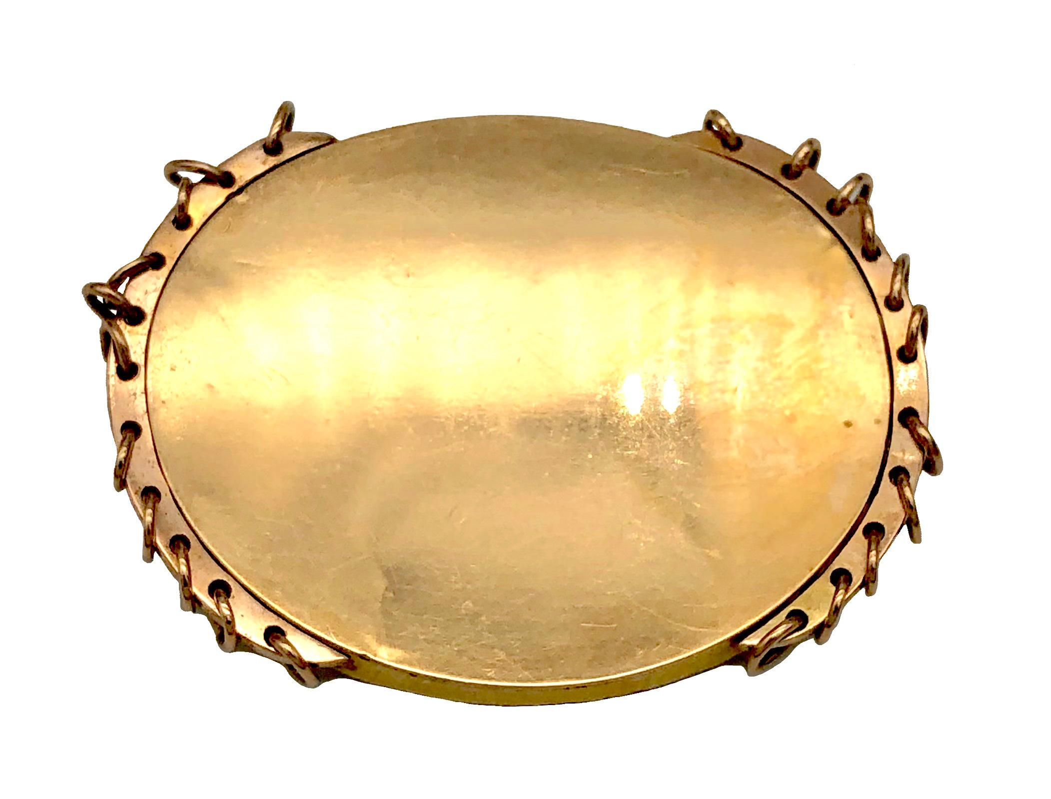 This unusual Georgian clasp is set with a landscape agate mounted in 9 karat gold. The clasp can be used for a bracelet or a necklace with up to 11 rows of small beads. 