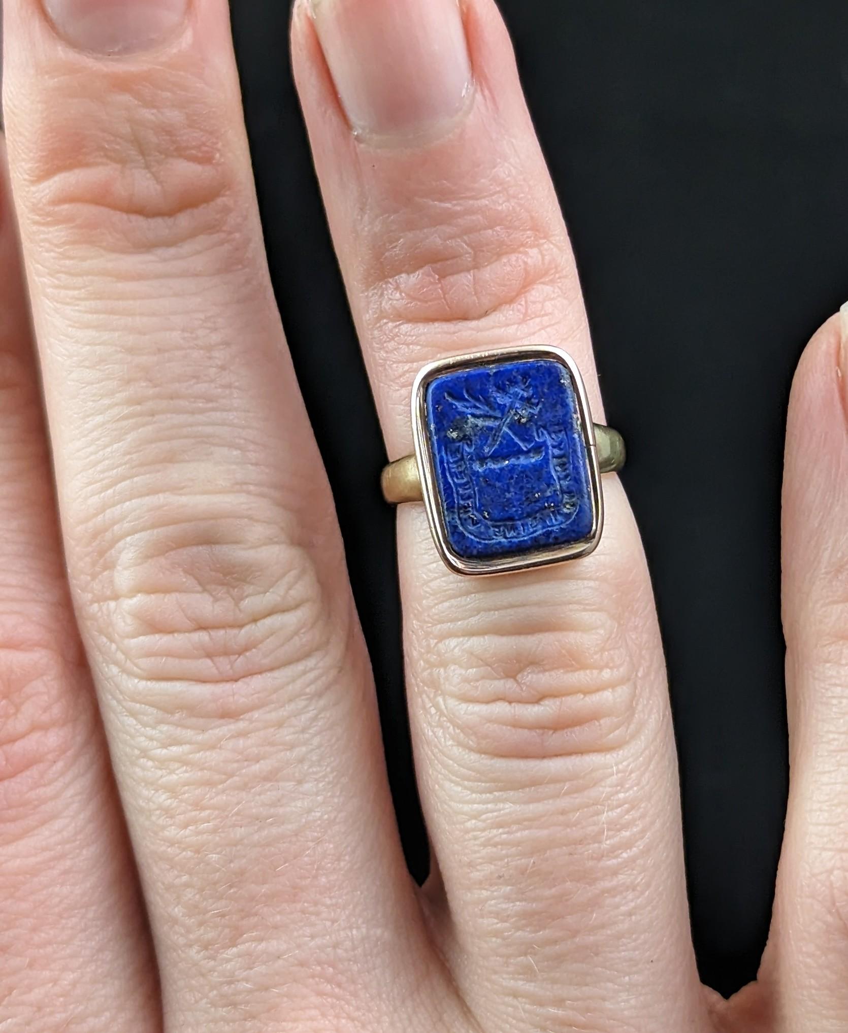 Antique Georgian Lapis Lazuli intaglio seal ring, 15k gold, Signet ring  In Fair Condition In NEWARK, GB