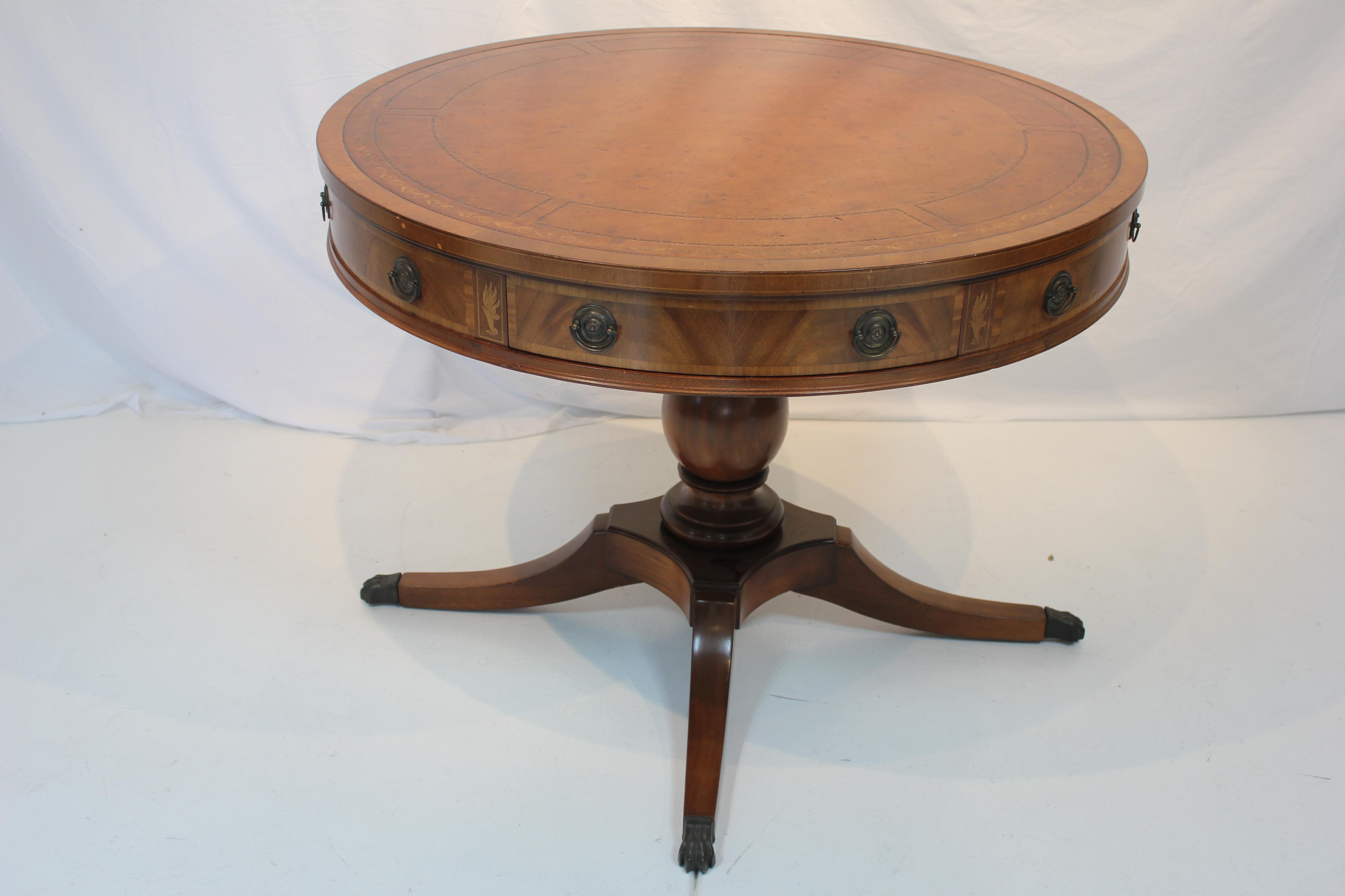 Age: 1900 - 1950

Furniture Style: Georgian (1714 - 1830)

Overall Dimensions: Diameter - 42
