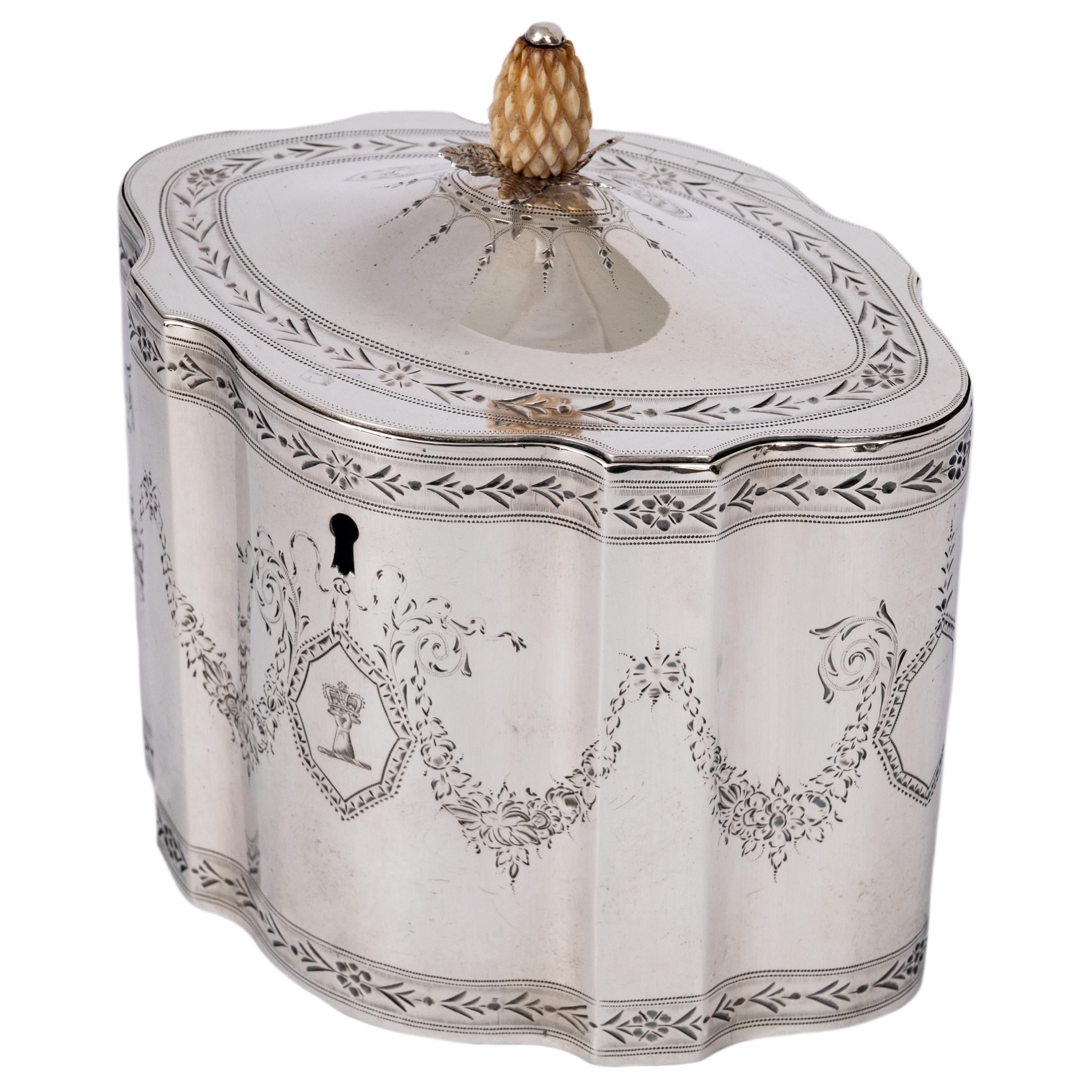Antique Georgian Locking Sterling Silver Tea Caddy Henry Chawner London 1787 In Good Condition For Sale In Portland, OR