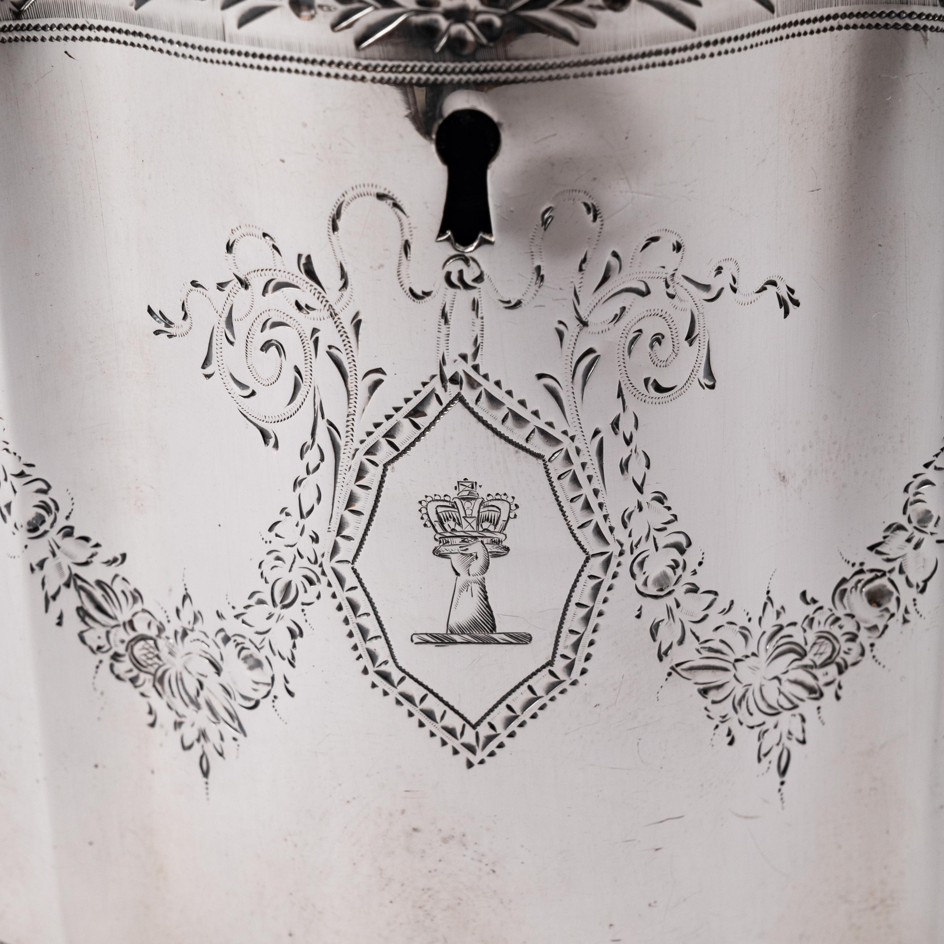Ancienne boîte à thé en argent sterling géorgienne de verrouillage Henry Chawner, Londres 1787 en vente 1