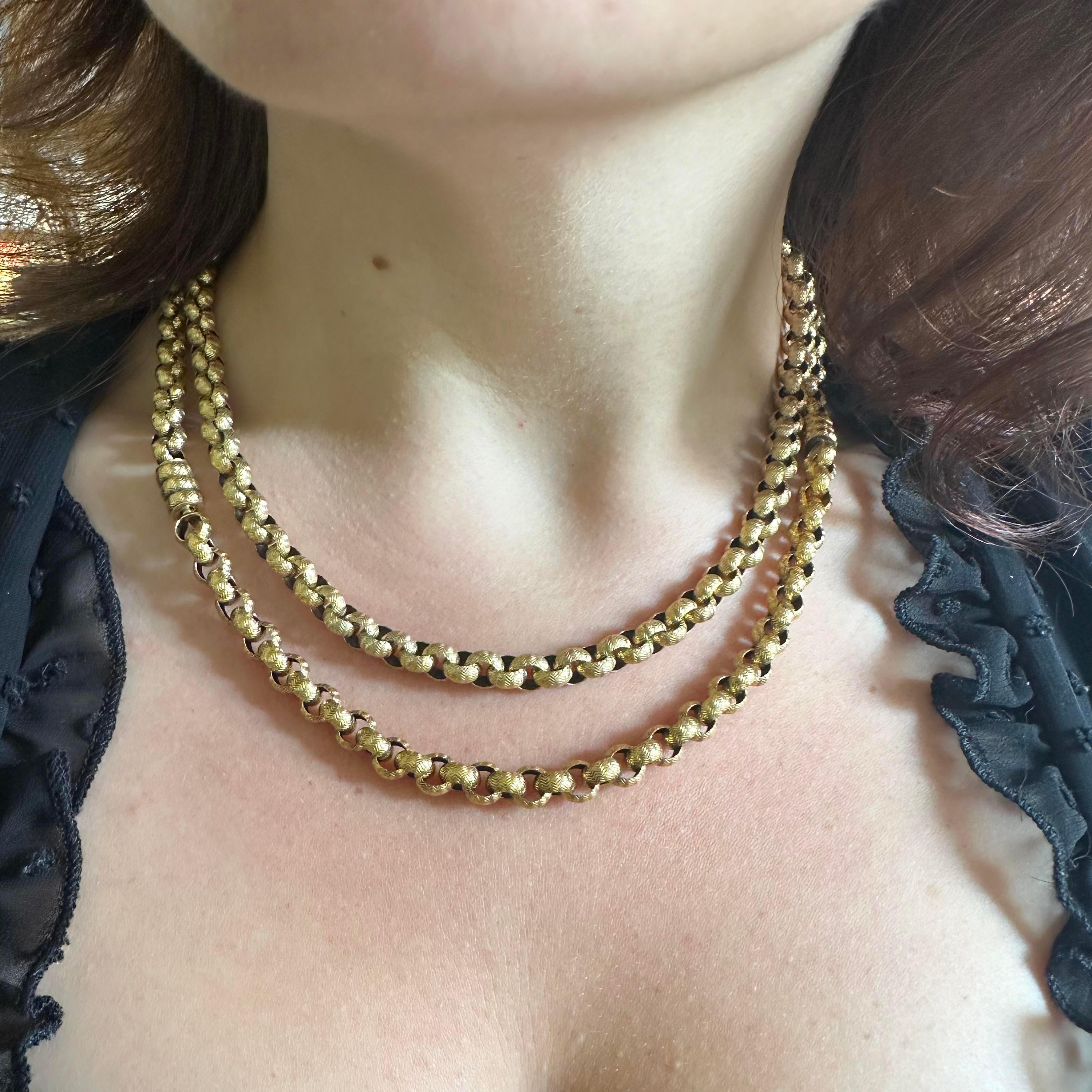 Antique Georgian Long Gold Chain, Necklace and Bracelets, Circa 1820 In Good Condition For Sale In London, GB