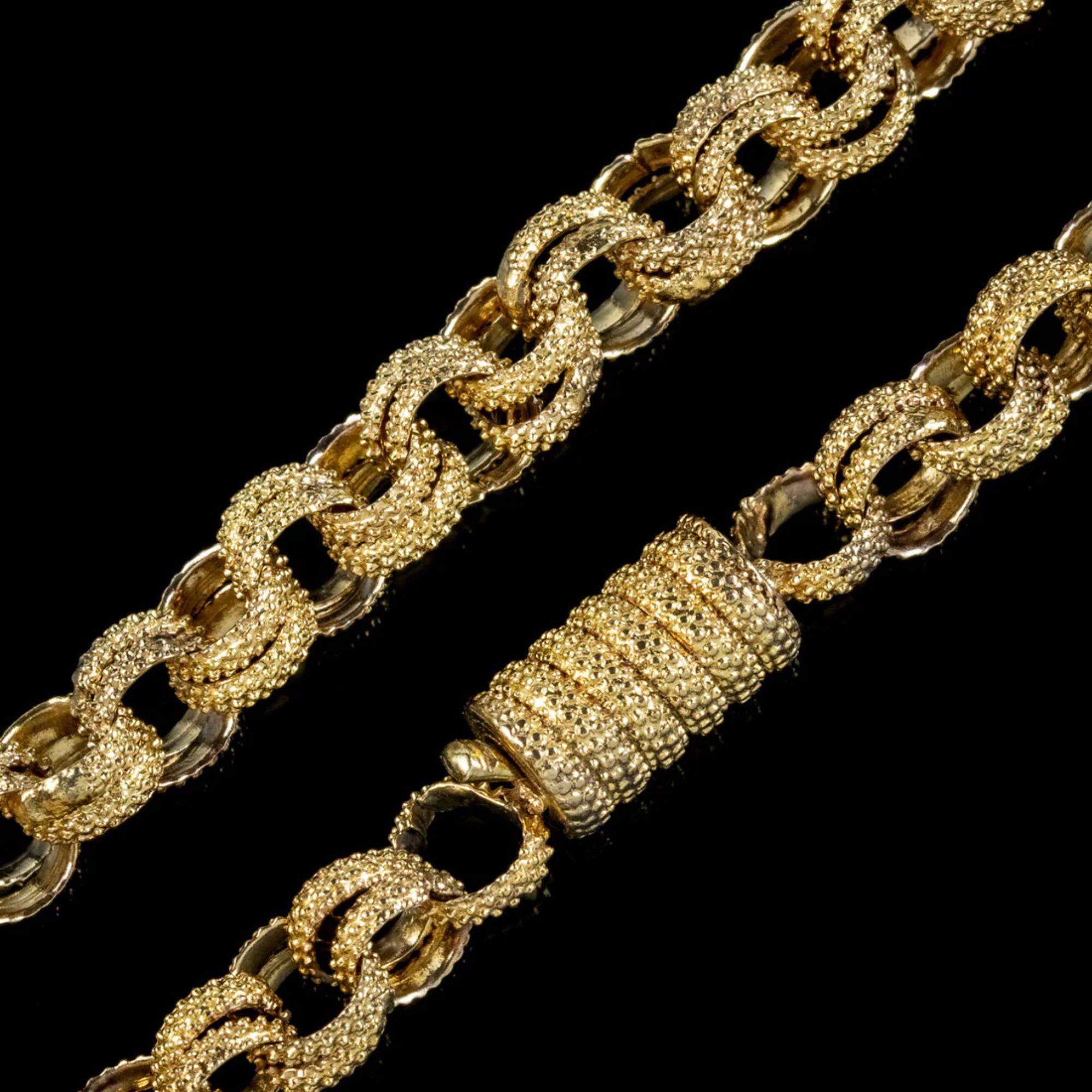 Antique Georgian Long Pinchbeck Chain in 18 Carat Gold Gilt In Good Condition For Sale In Kendal, GB