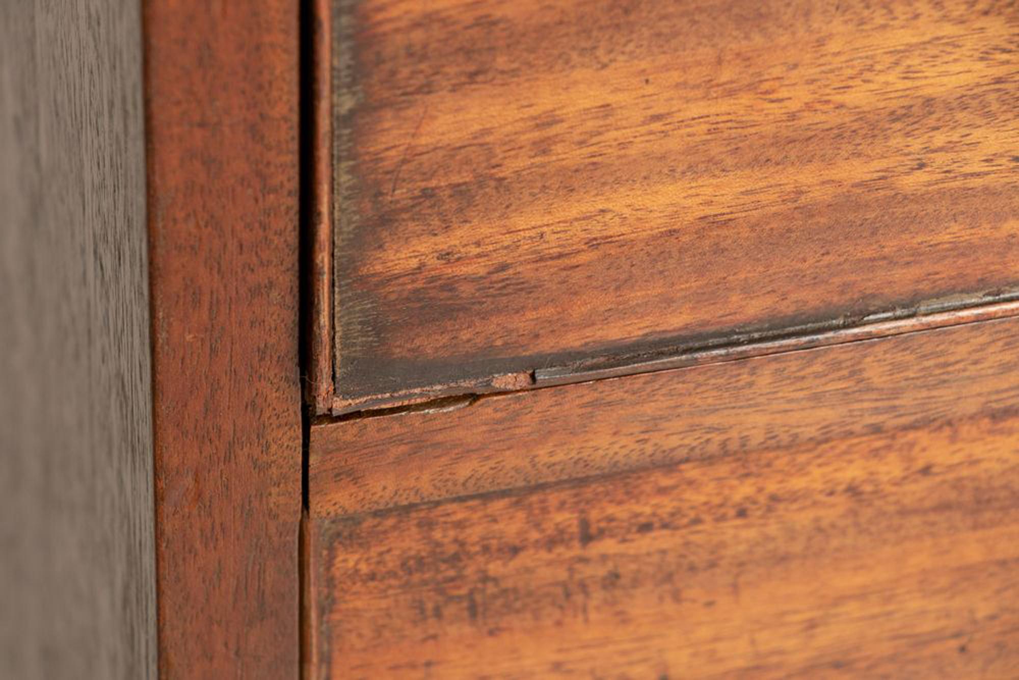 Antike georgianische Bachelor's Chest of Drawers aus Mahagoni um 1800 im Angebot 4