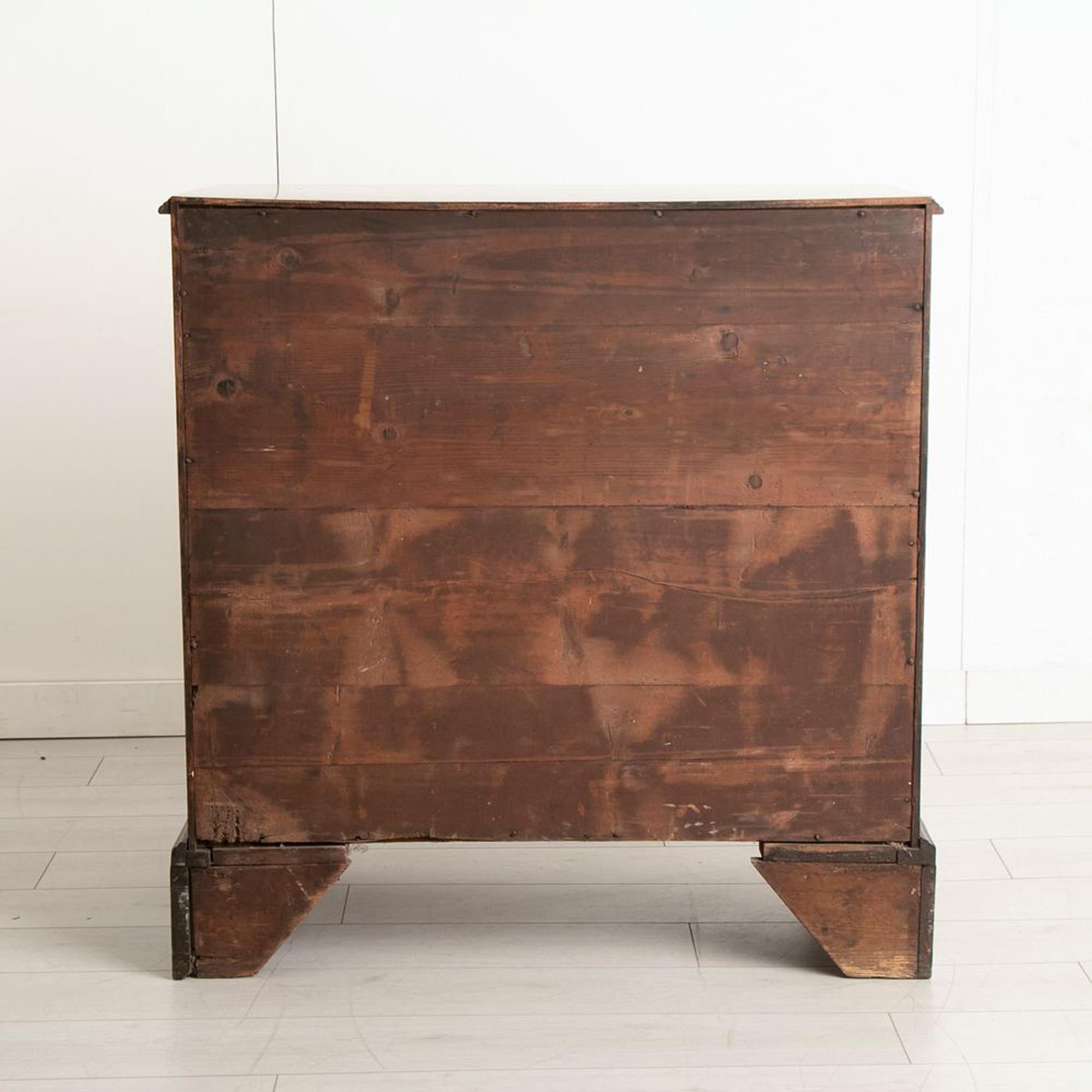 Antike georgianische Bachelor's Chest of Drawers aus Mahagoni um 1800 (Britisch) im Angebot