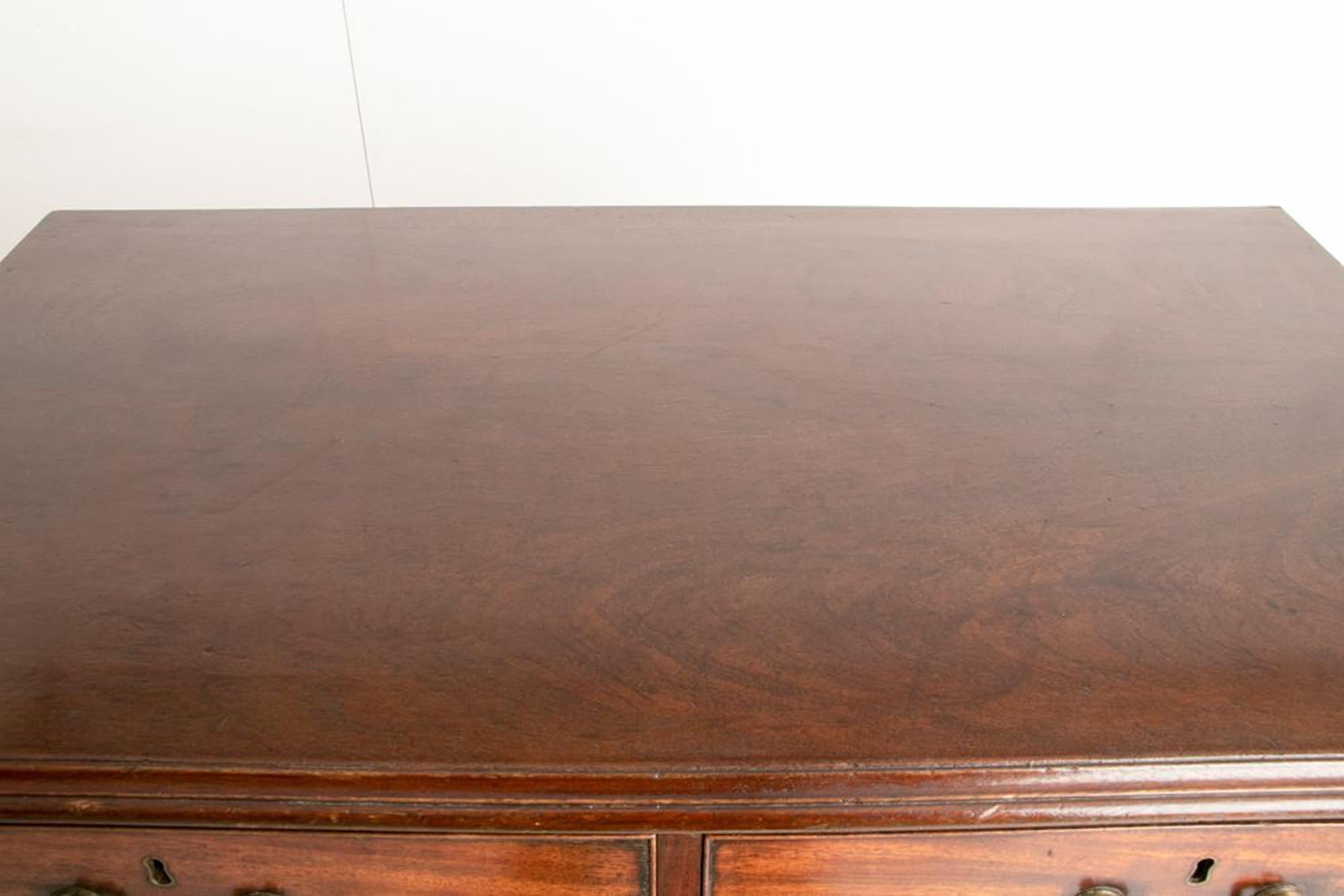 Antike georgianische Bachelor's Chest of Drawers aus Mahagoni um 1800 im Angebot 2