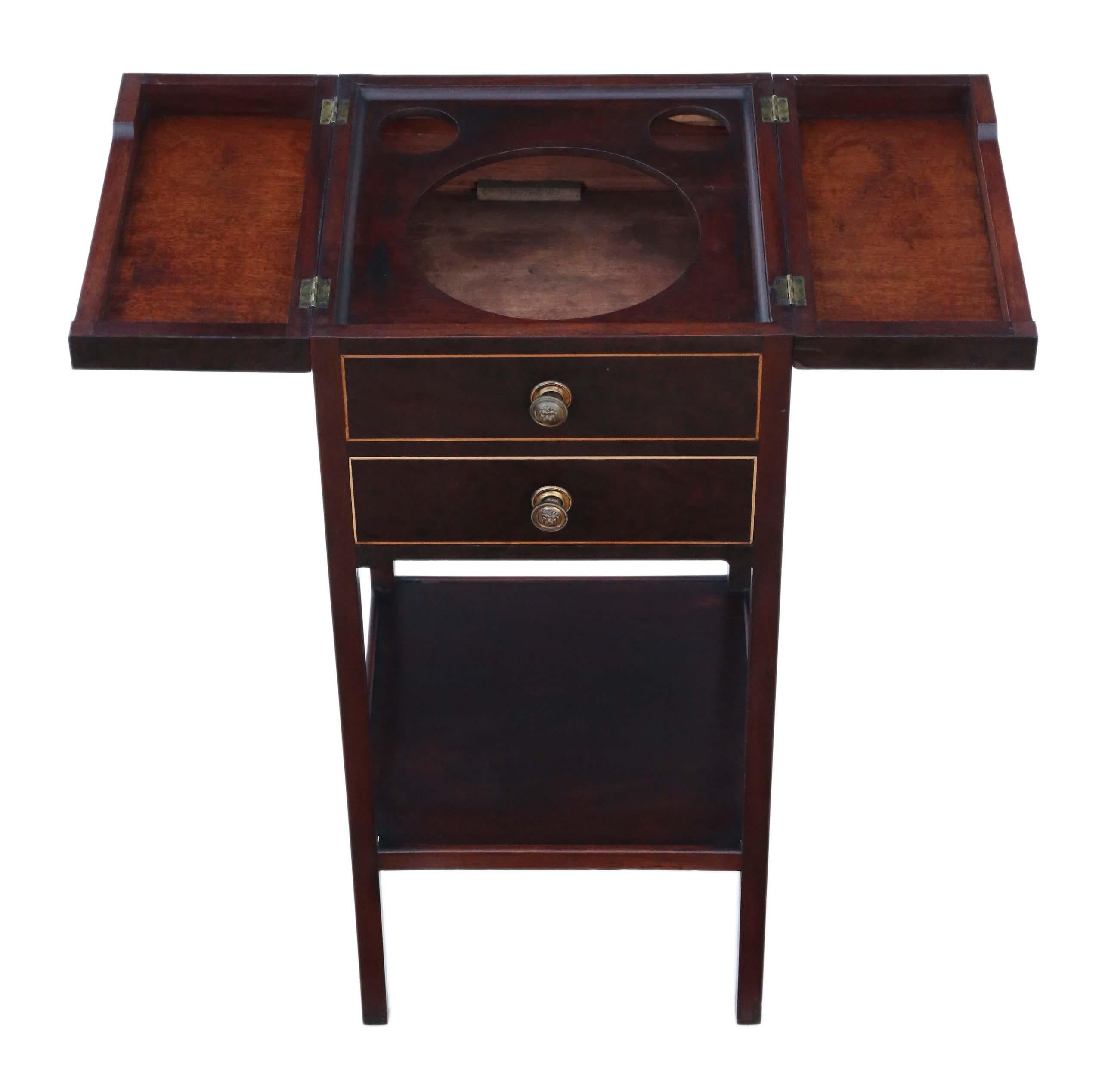 Antique fine quality Georgian mahogany bedside table washstand, circa 1800-1810.
Great rare item, which is solid with no loose joints and no woodworm. The mahogany lined drawer slides freely (the top one is a dummy, concealing the