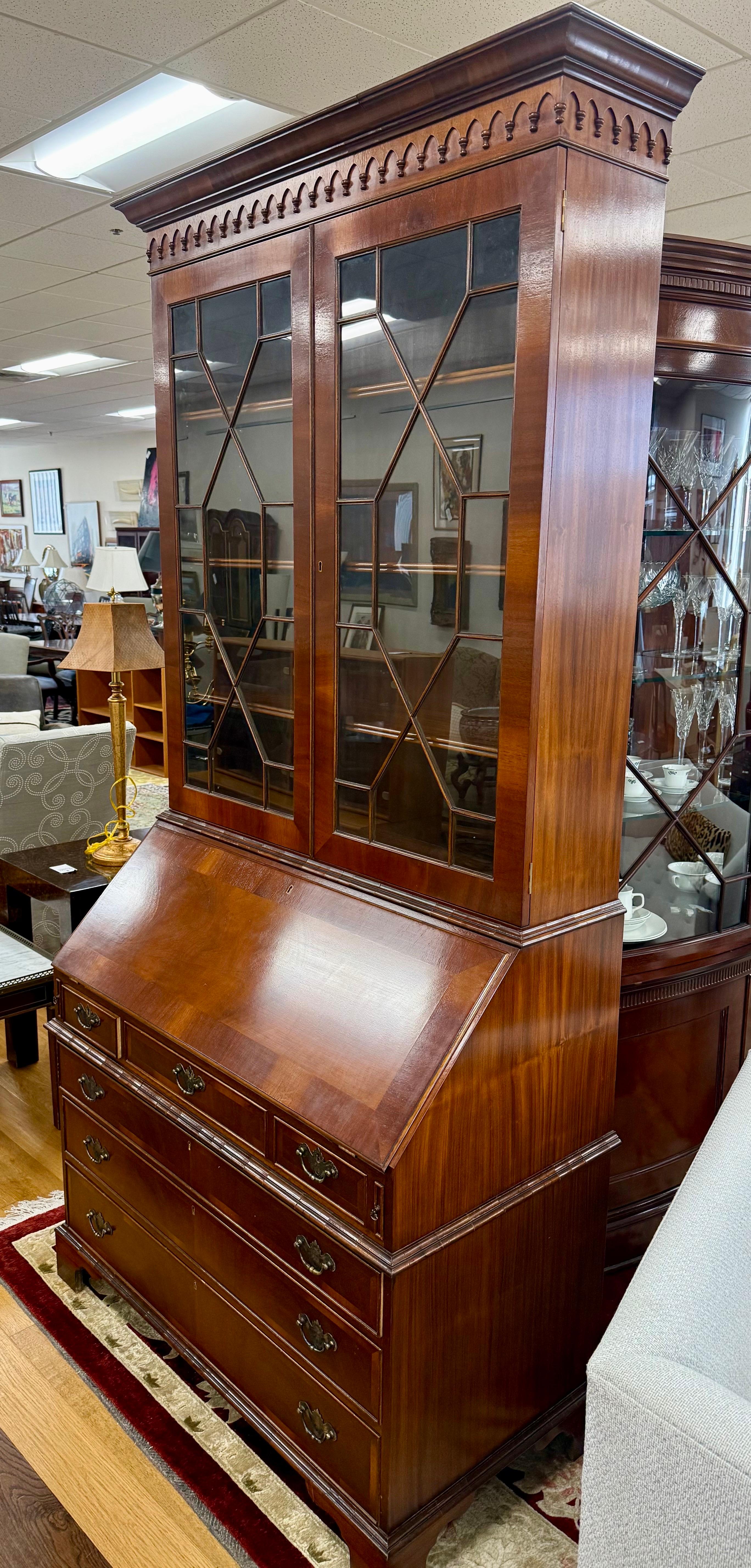 Antico gabinetto di porcellana georgiano in mogano, credenza, scrivania e segreteria in vendita 5
