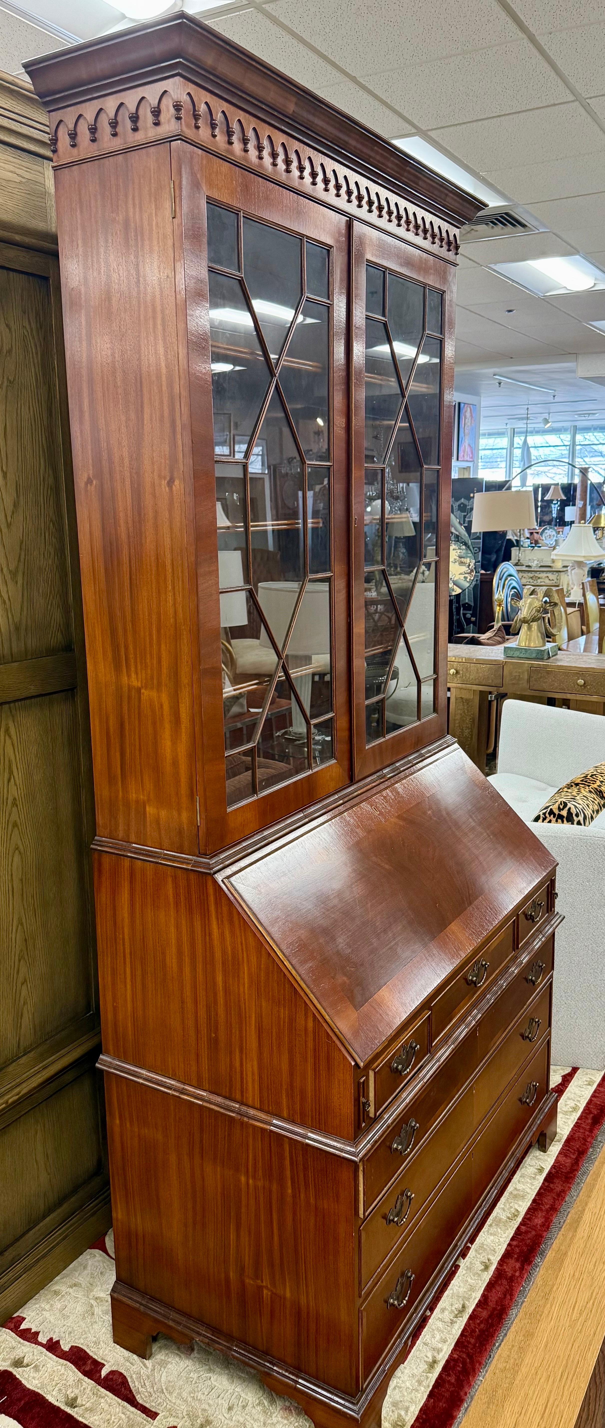 Antico gabinetto di porcellana georgiano in mogano, credenza, scrivania e segreteria in vendita 7