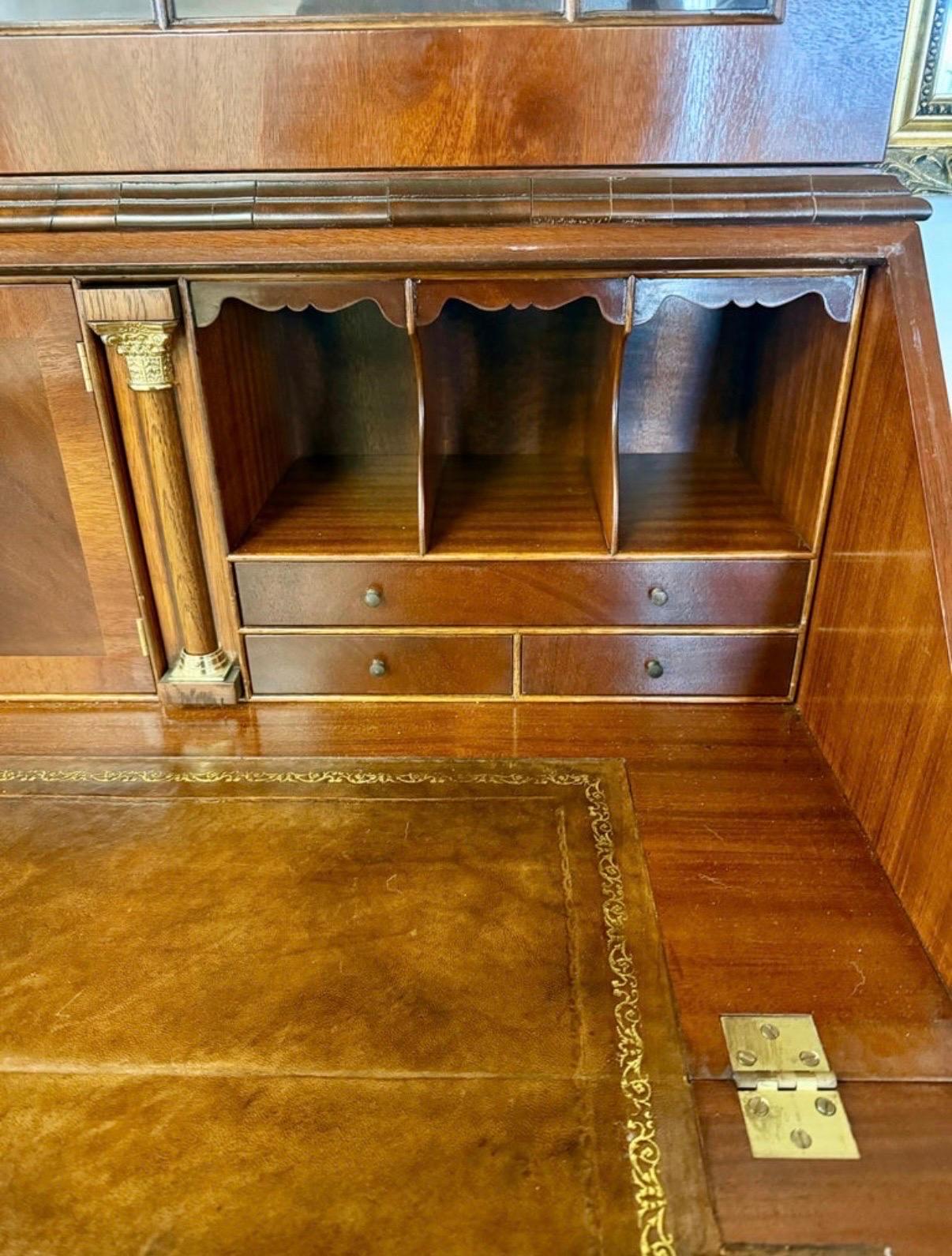 Antico gabinetto di porcellana georgiano in mogano, credenza, scrivania e segreteria in vendita 1