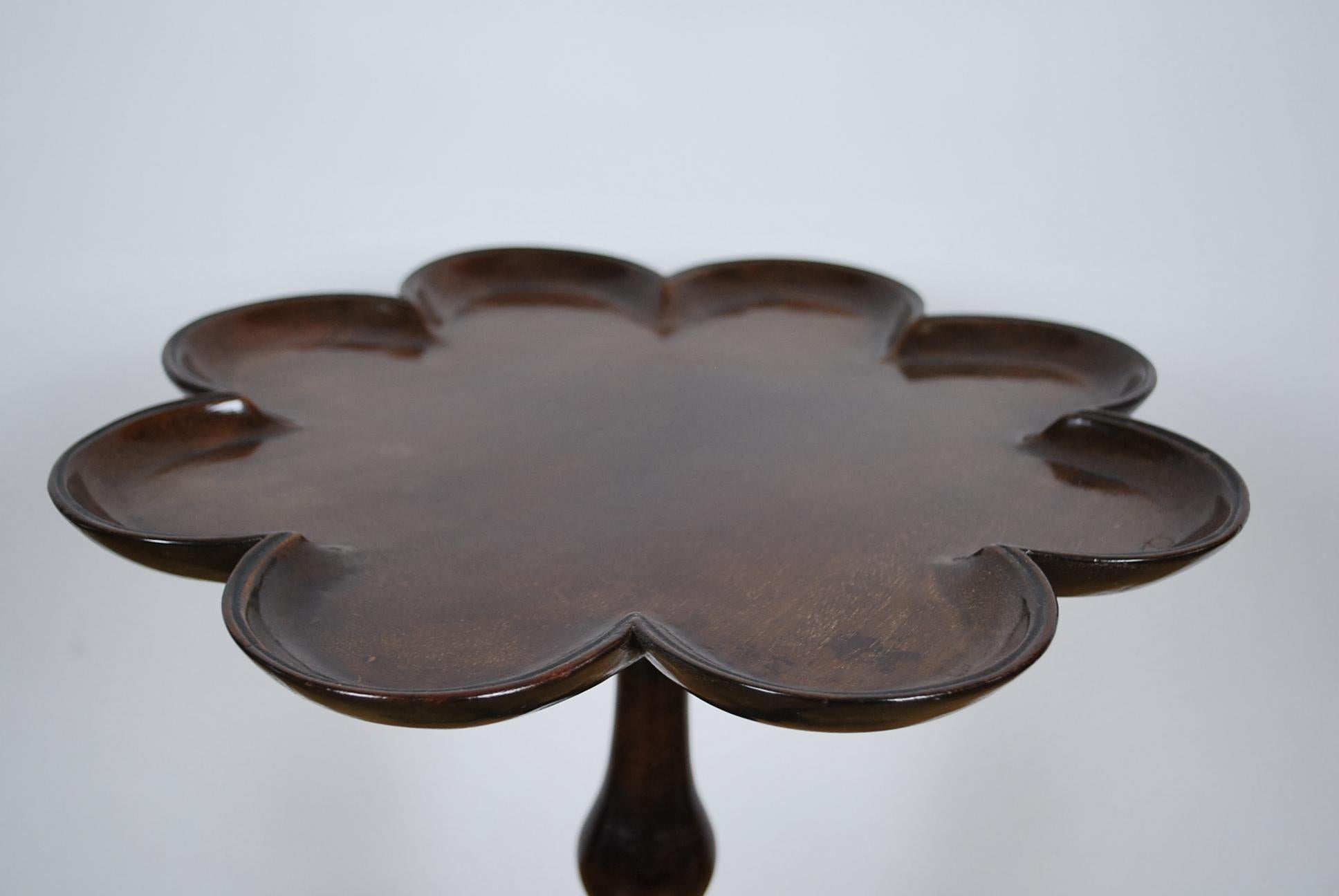 This is a good quality petal shaped dish top wine table, carved from solid heavy quality mahogany from the early 19th century. Although it could possibly be earlier.