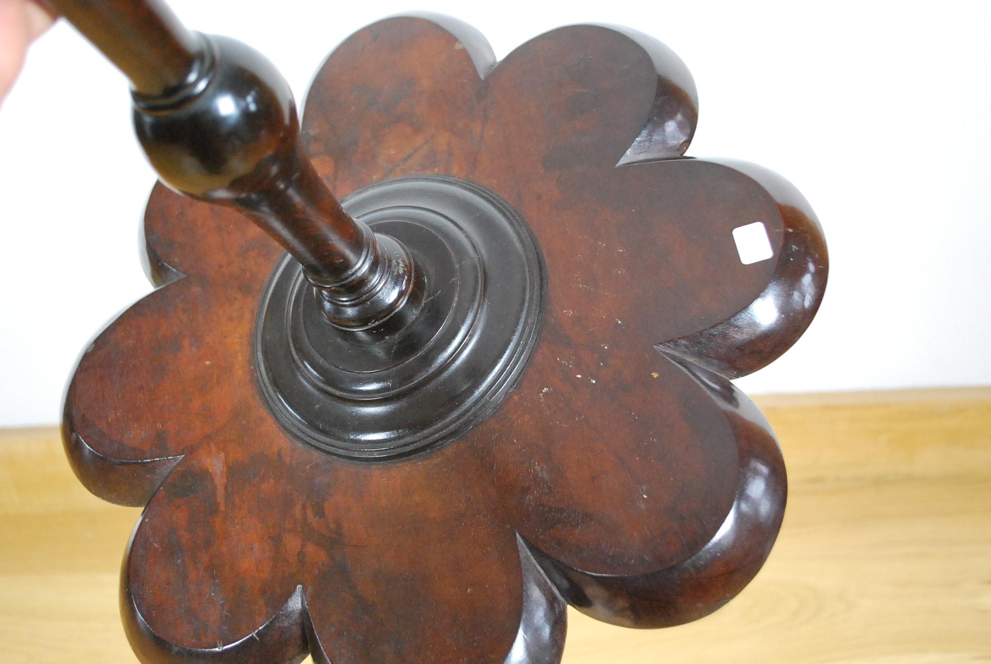 Chippendale Antique Georgian Mahogany Dish Top Wine / Occasional Table For Sale