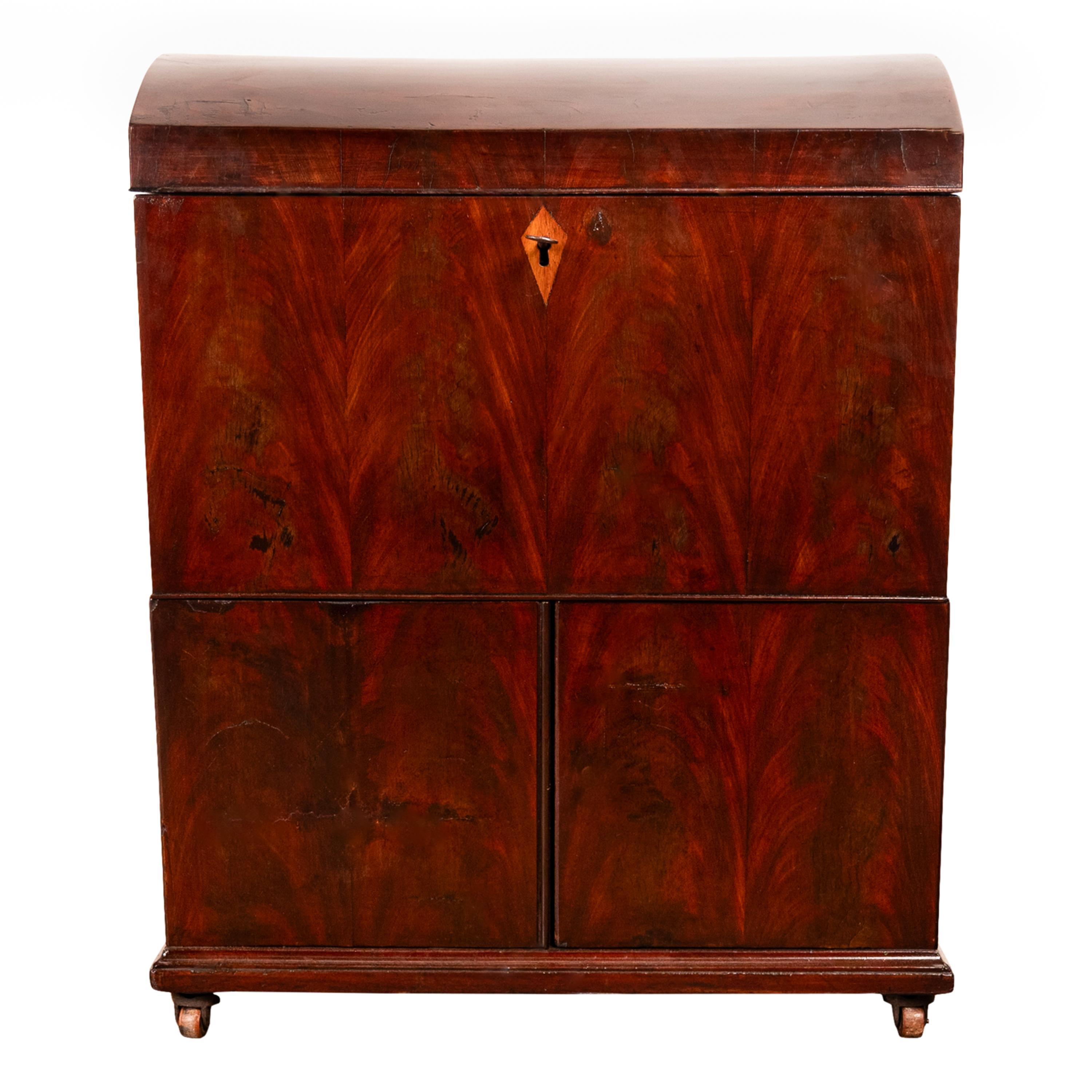 Antique Georgian Mahogany Domed Top Wine Liquor Cellarette Cabinet Box 1780 In Good Condition For Sale In Portland, OR
