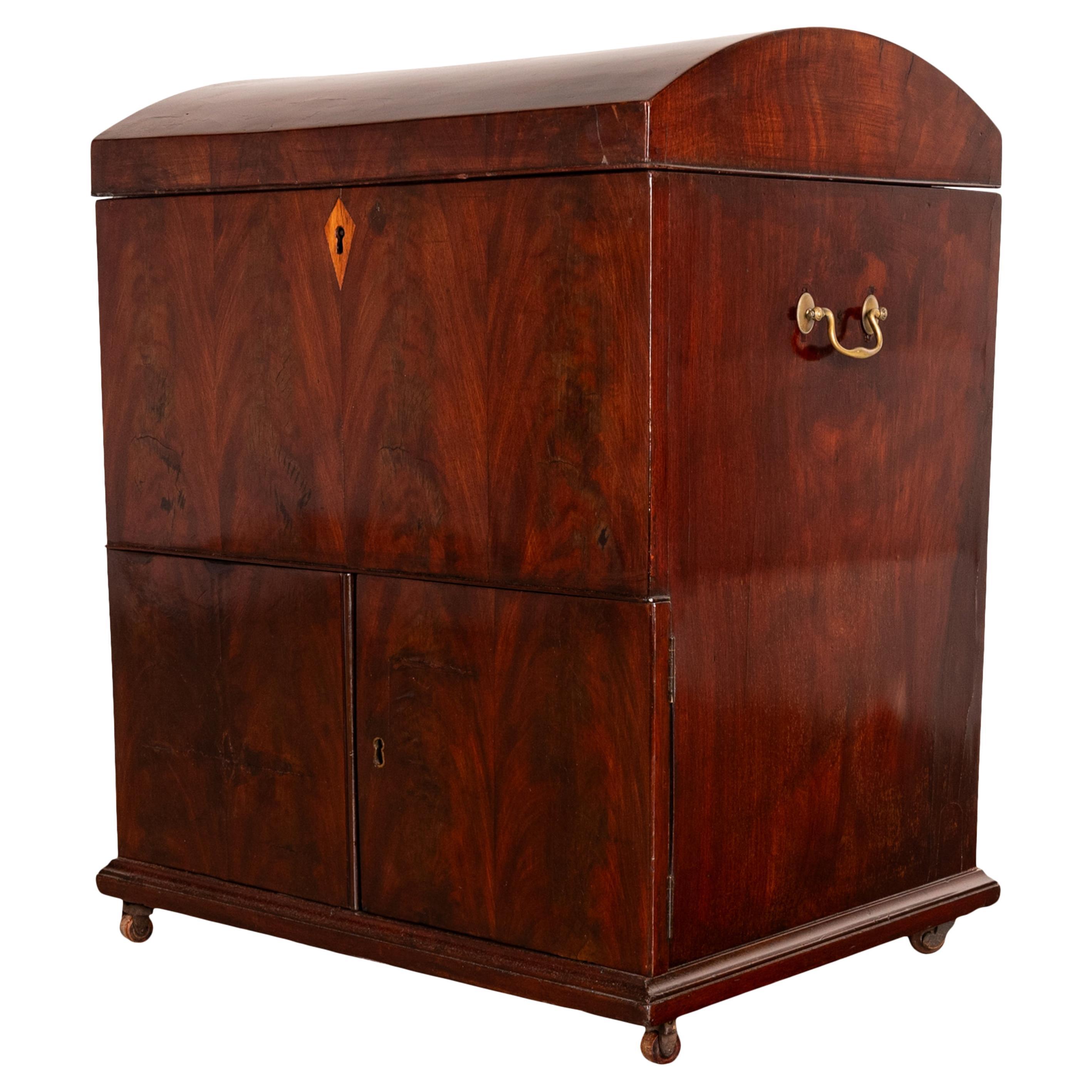 Antique coffret de cave à liqueur à vin et à dôme en acajou géorgien 1780