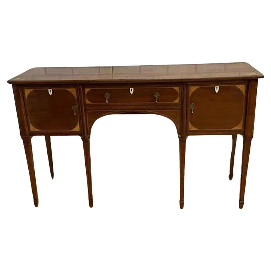 Antica credenza georgiana in mogano intarsiato con piede a vanga in vendita