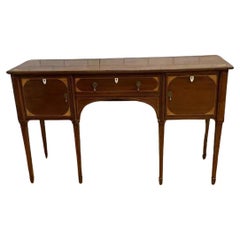 Buffet ancien en acajou marqueté à pieds bêche, de style géorgien