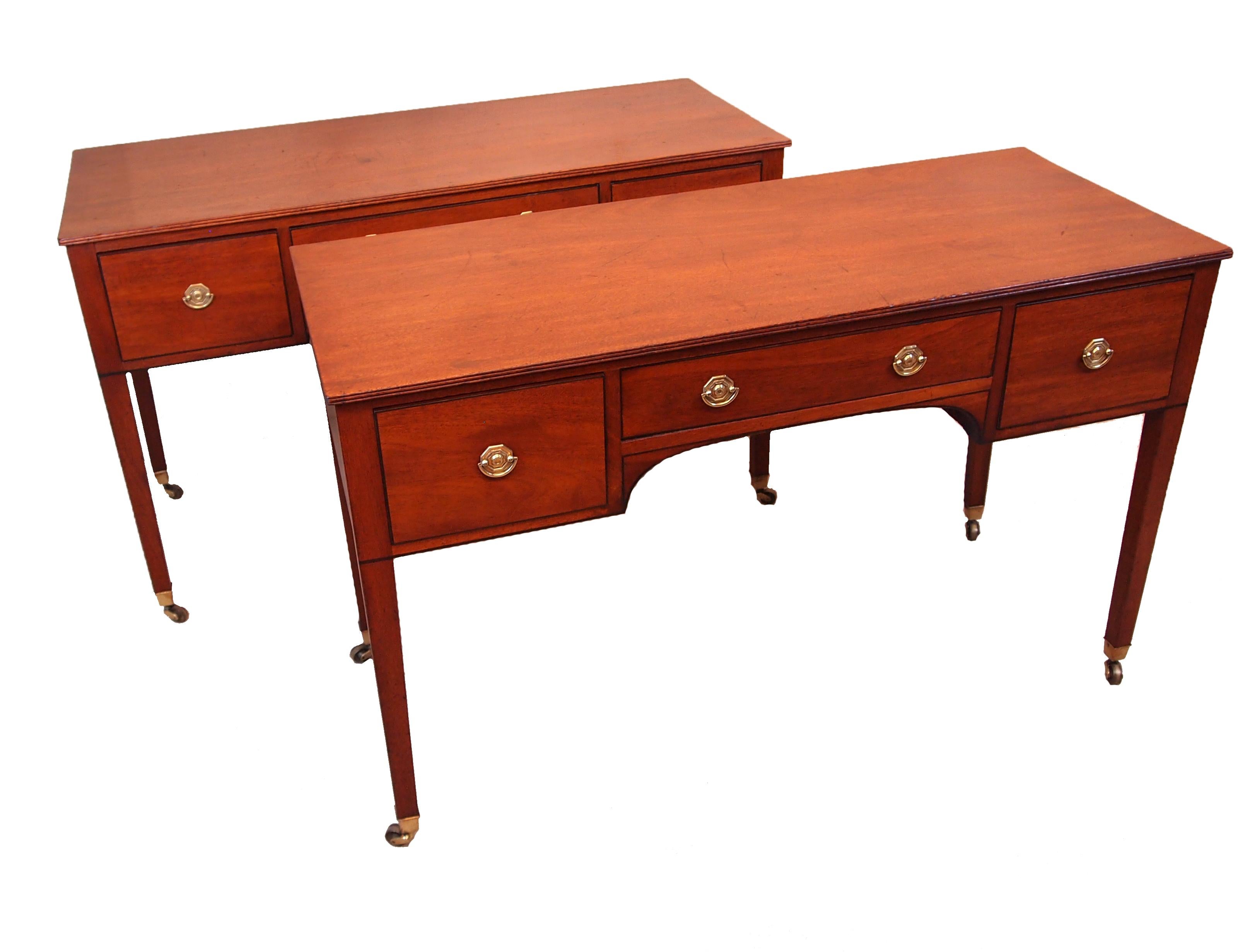 Antique Georgian Mahogany Pair of Dressing Tables In Good Condition In Bedfordshire, GB