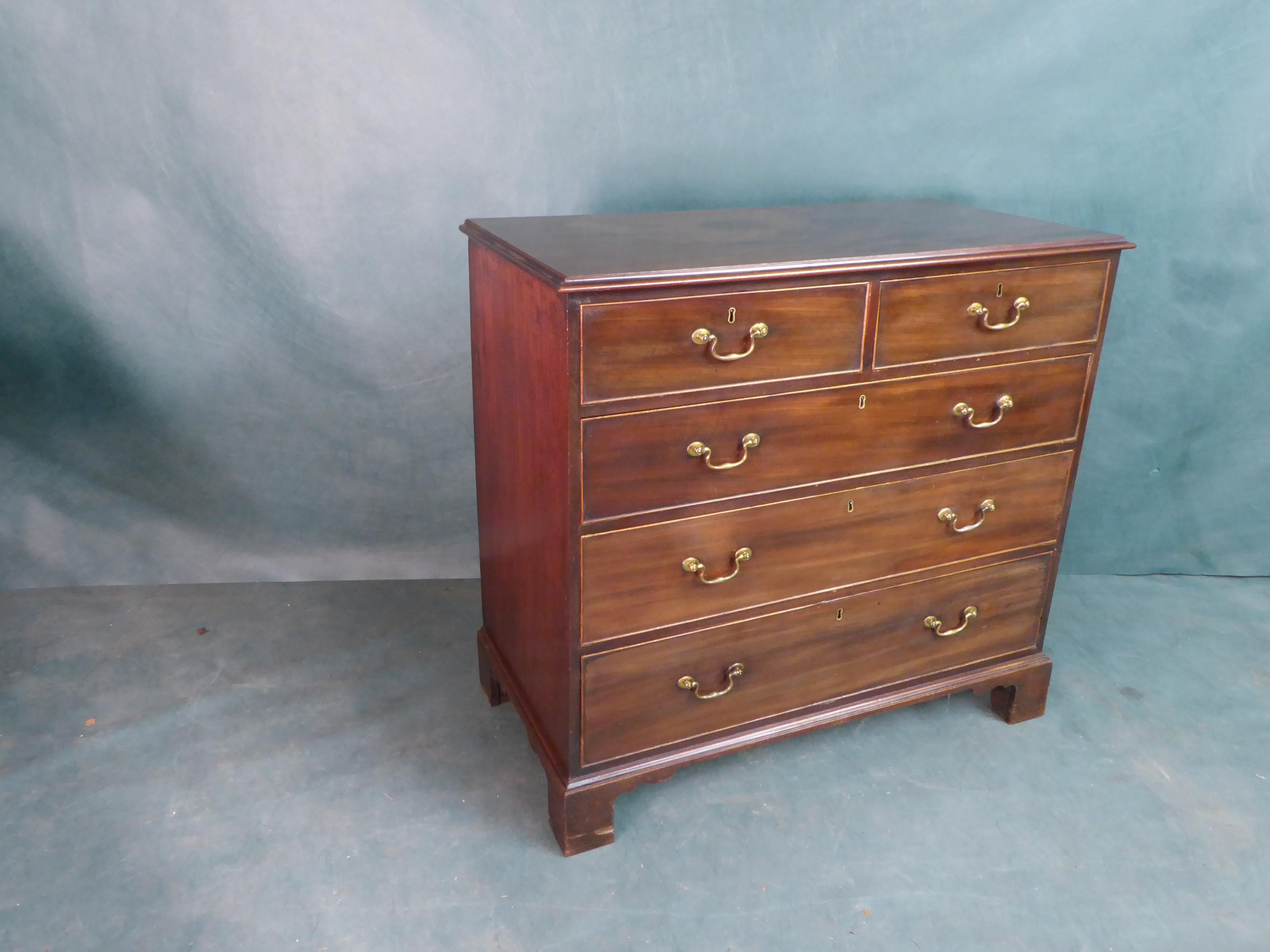 Georgian Mahogany chest of drawers with secret drawers withn,  The priamary wood is mahogany wth the secondary wood in oak of the highest qality and in wonderful condition,.  The drawers all running smoothly,    This chest is one to be highly