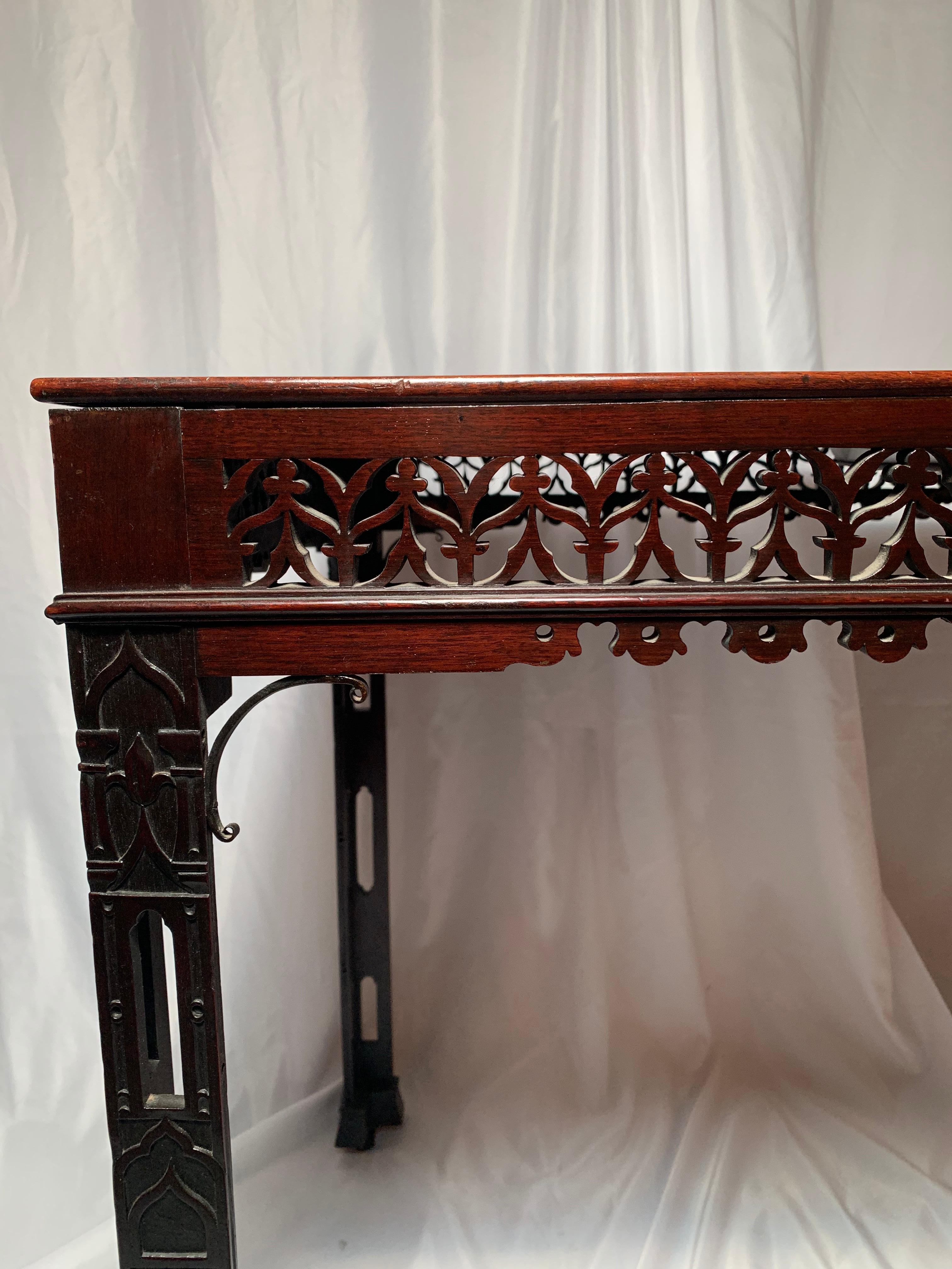 English Antique Georgian Mahogany Tea Table, circa 1870 For Sale