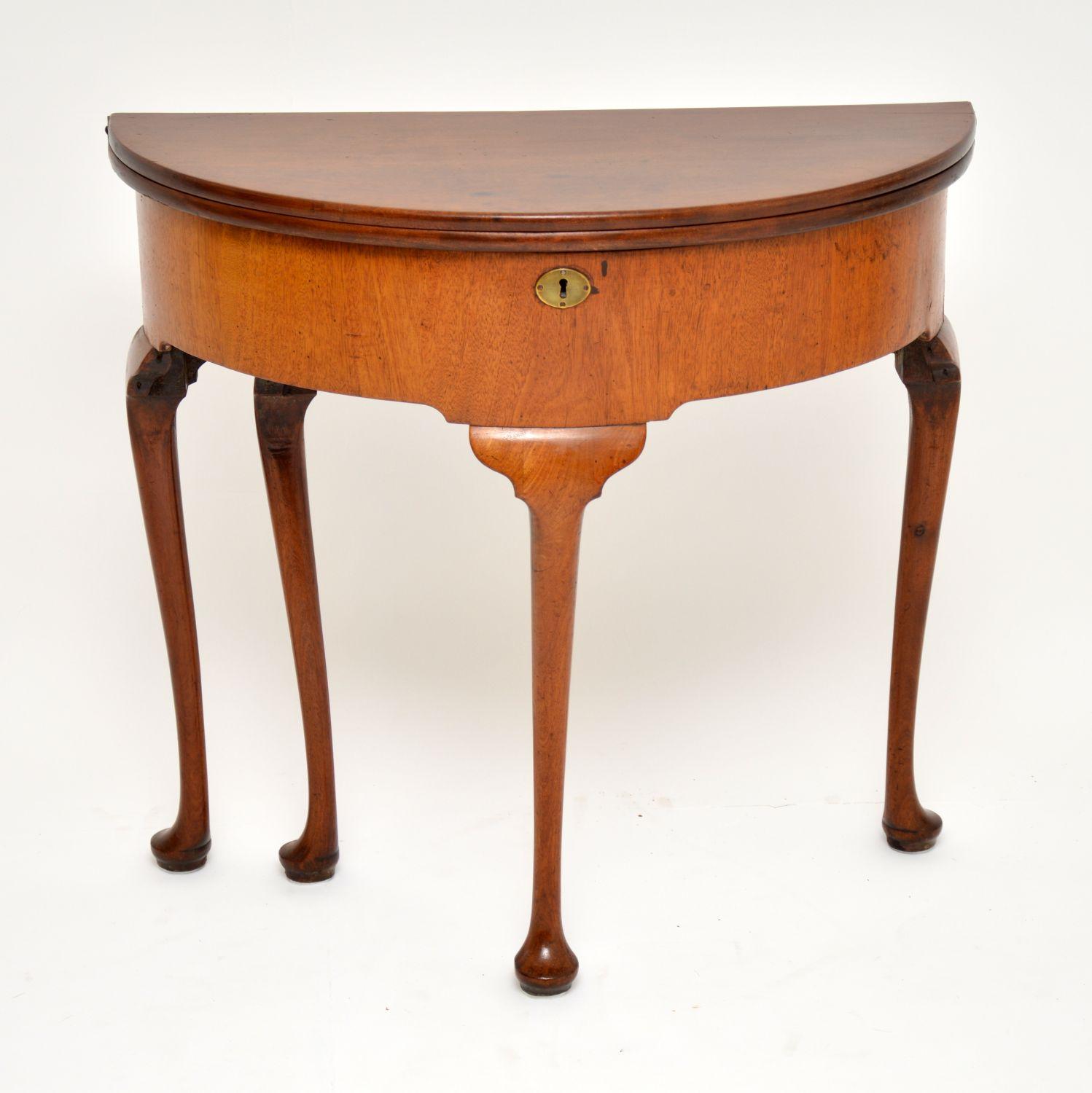 Antique George II mahogany tea table dating from circa 1750s and in very good original condition and with a wonderful color. Originally, these tables were generally put out of the way and brought out to serve tea on, hence the name. This table has