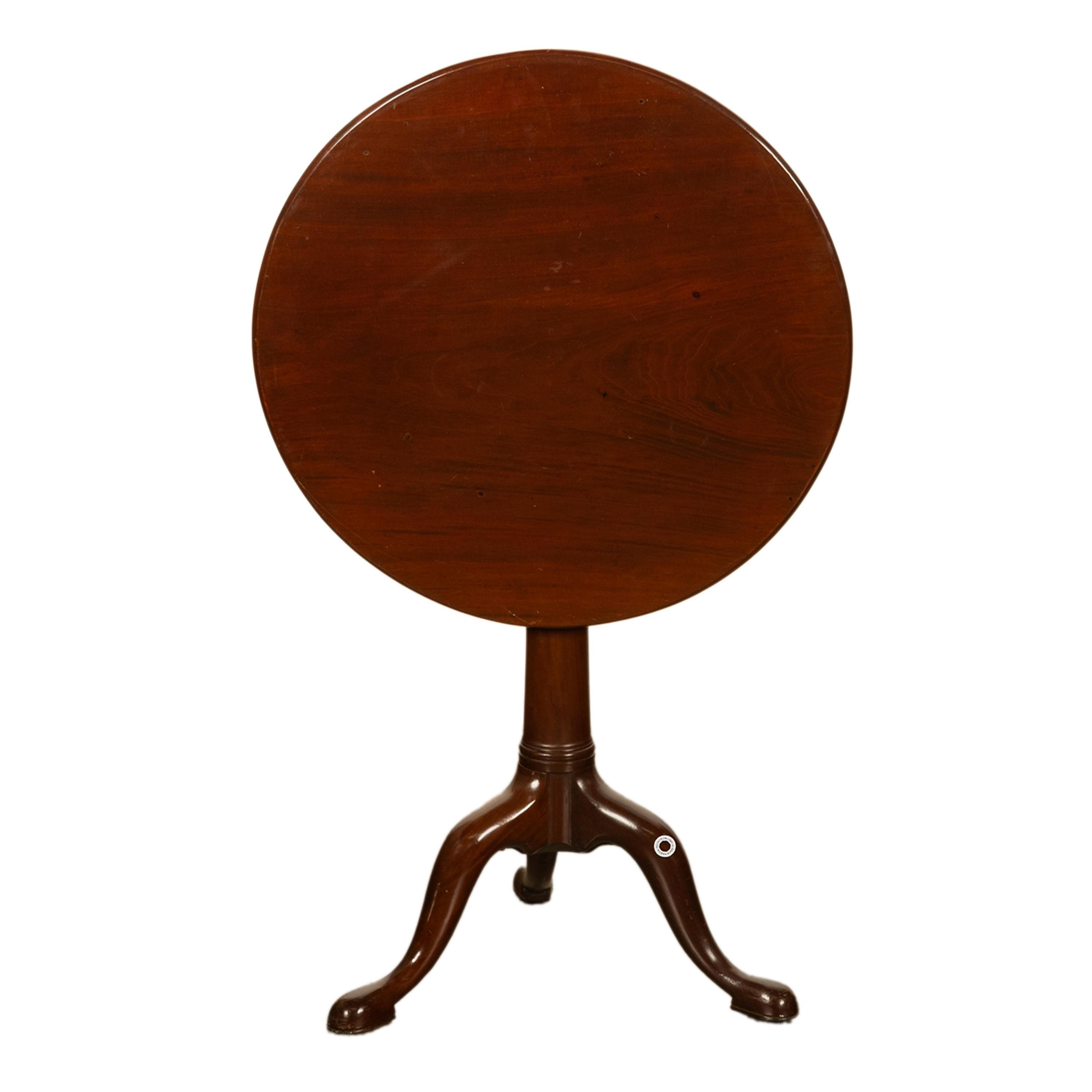 A very good antique George III antique Chippendale tilt-top pedestal wine table or candlestand, circa 1760.
An exceptional untouched Georgian table, the round tilt-top attached to a 'birdcage' so it can be turned 360 degrees when in the down
