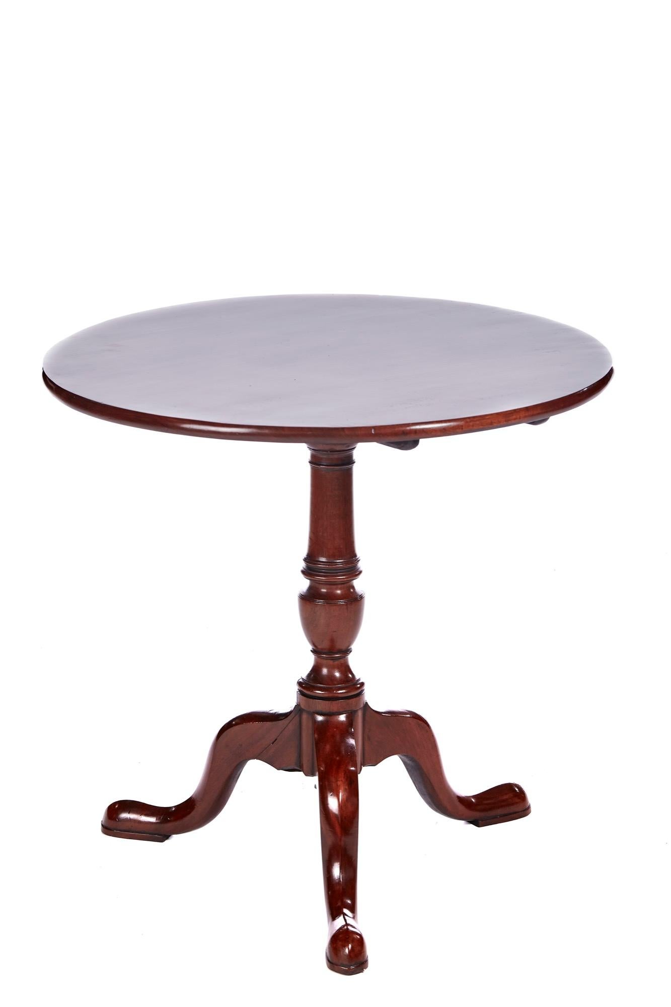 Antique Georgian mahogany tripod table having a quality mahogany round top supported by a shaped turned column raised by 3 shaped cabriole legs with pad feet.
Lovely color and condition.
Measures: 29