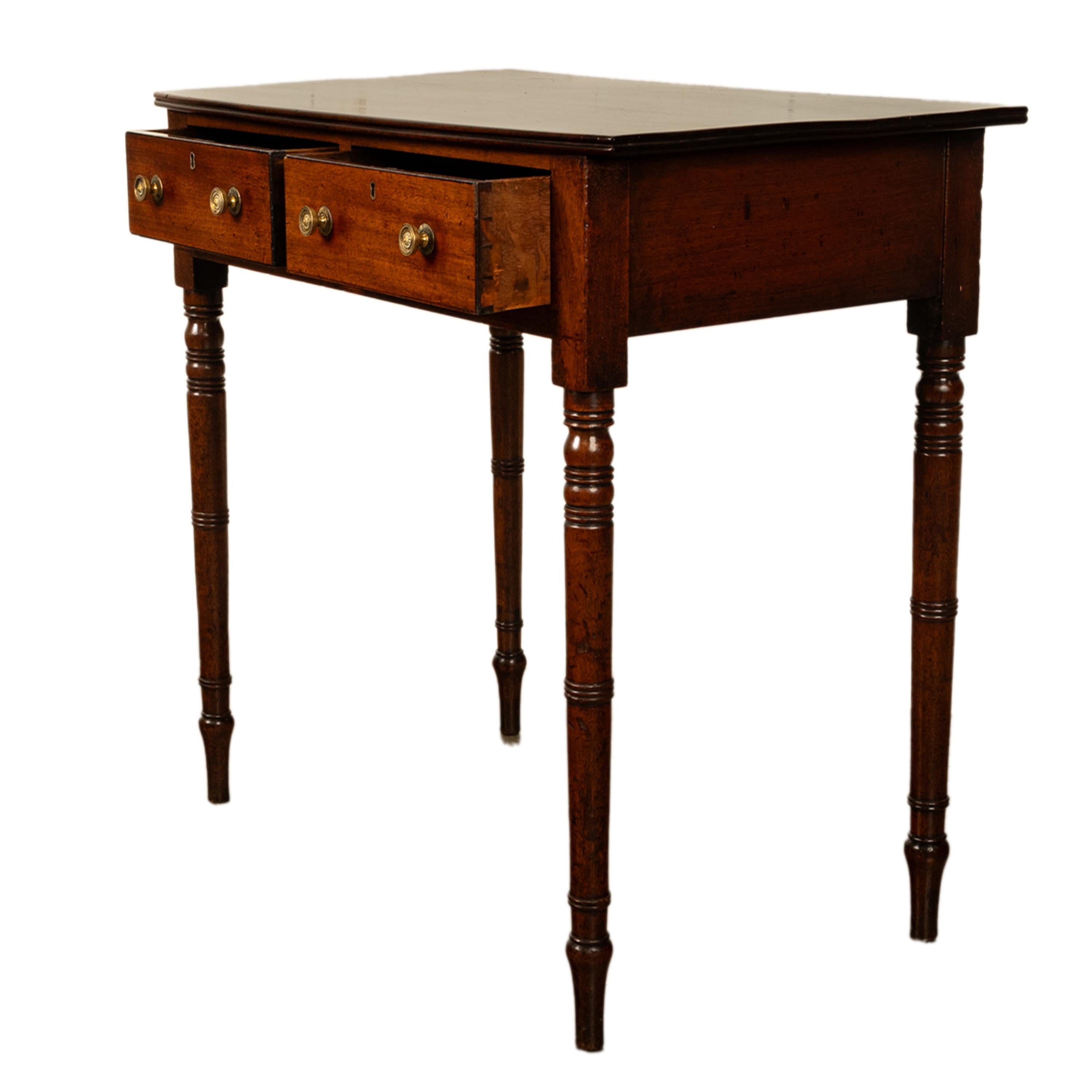 Ancienne table à écrire d'appoint à deux tiroirs en acajou géorgien Gillows 1790 Bon état à Portland, OR