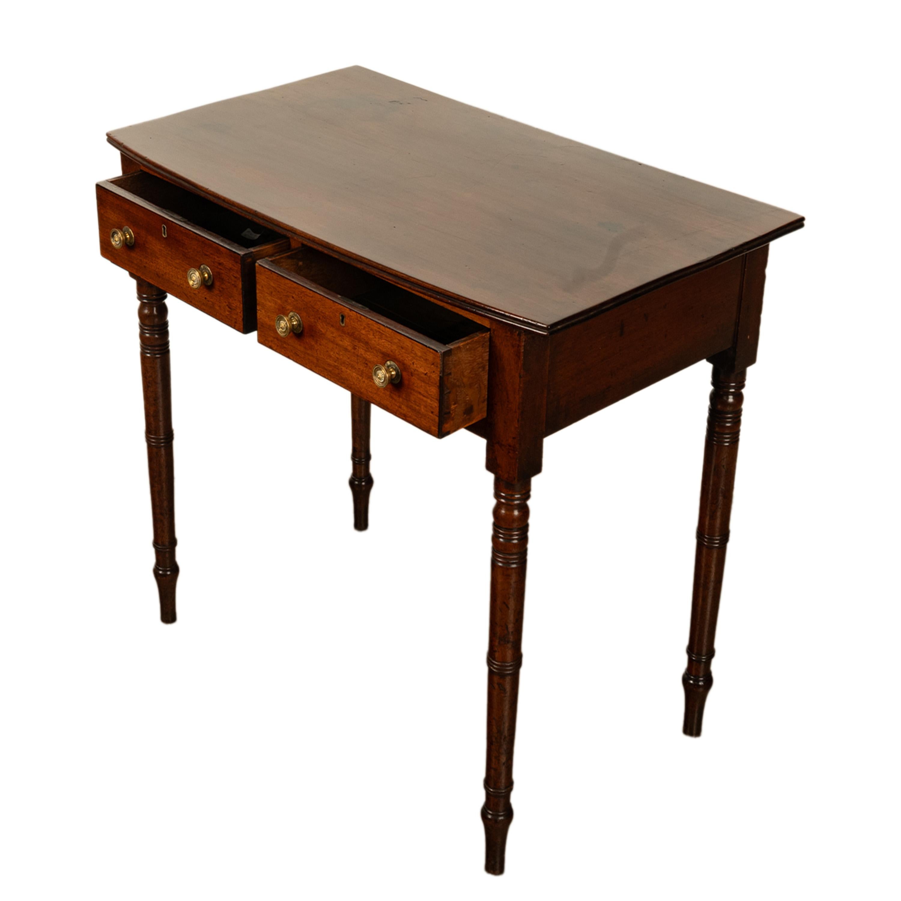 Fin du XVIIIe siècle Ancienne table à écrire d'appoint à deux tiroirs en acajou géorgien Gillows 1790