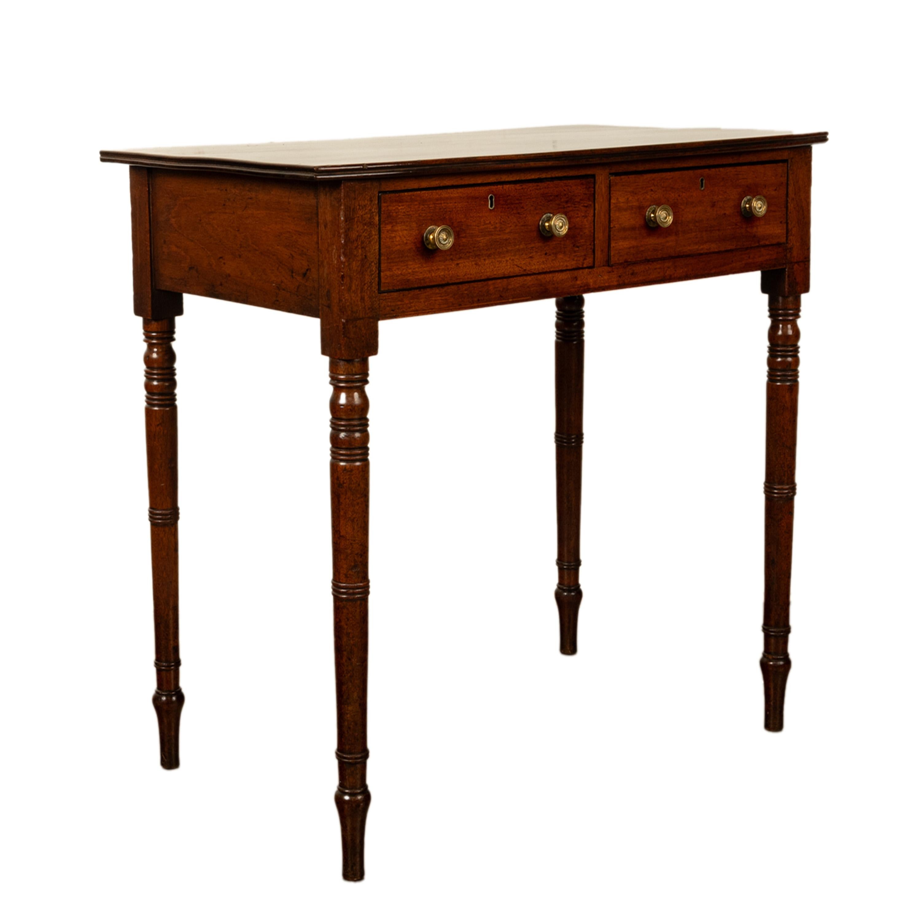 Ancienne table à écrire d'appoint à deux tiroirs en acajou géorgien Gillows 1790 1