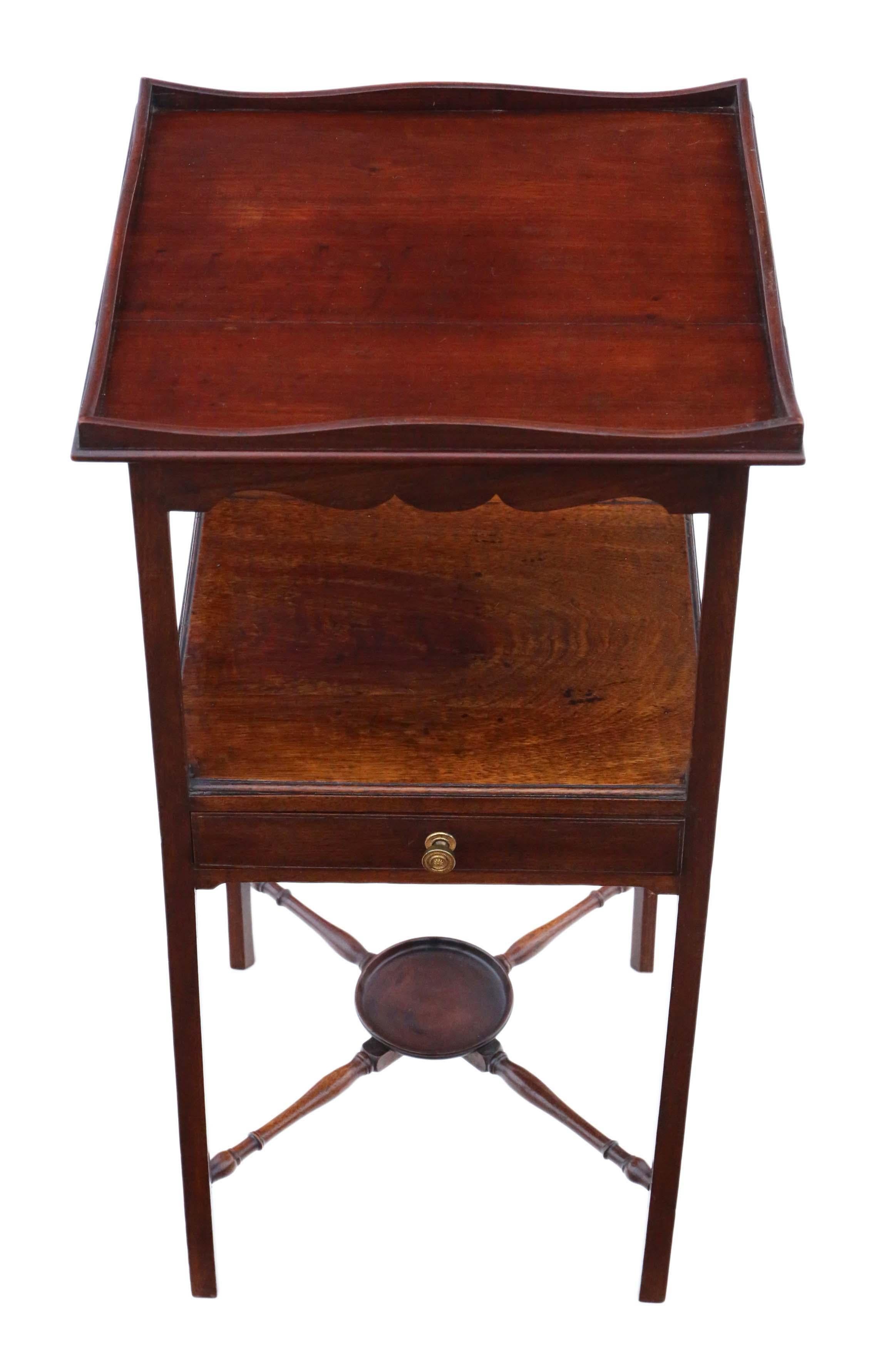 Antique quality Georgian mahogany washstand, nightstand or bedside table C1810.

Great rare item, which is solid with no loose joints. The oak lined drawer slides freely.

Lovely age, colour and patina.

40cm wide x 40cm deep x 80cm high,