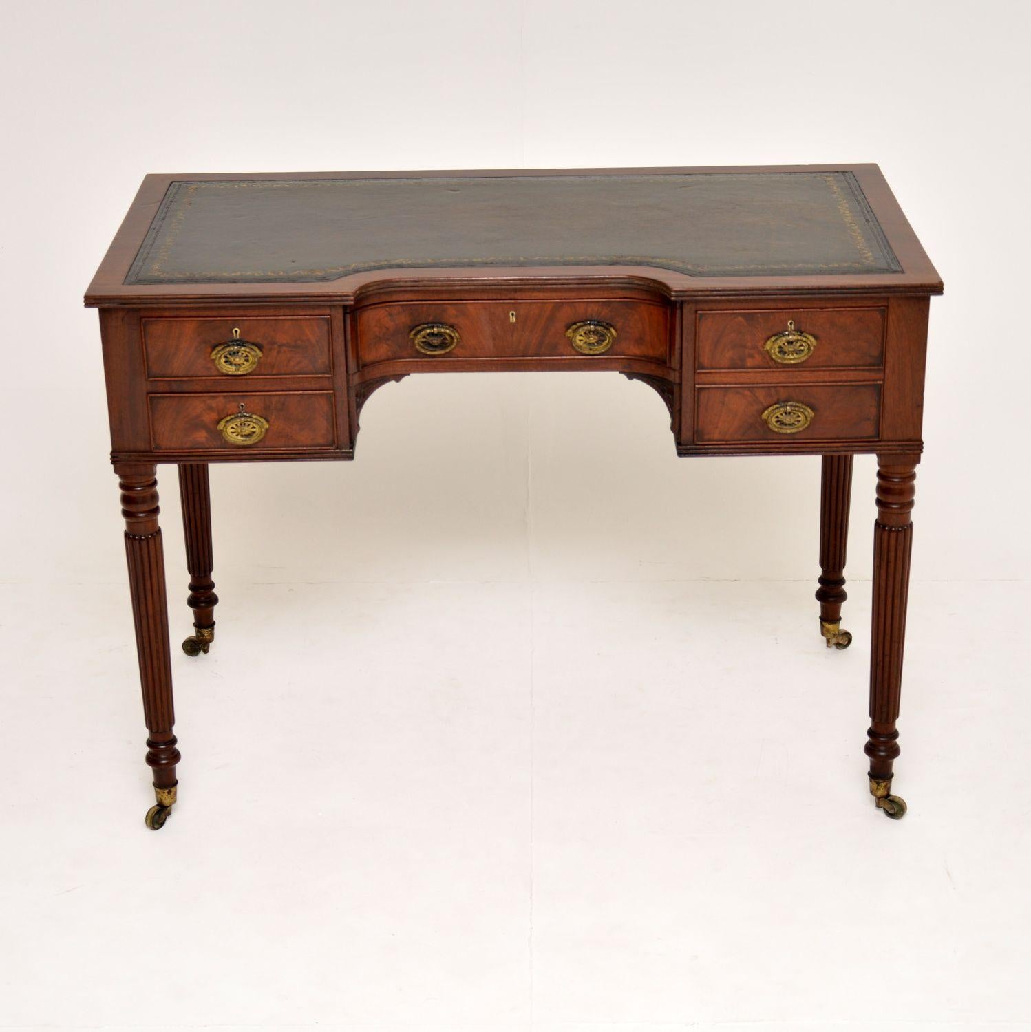 This antique mahogany George IV desk dating from the 1820s-1830s period, is fabulous quality, with some fine details and is in great condition.

It has a tooled leather writing surface, with a reeded top and bottom edge. All the drawers have