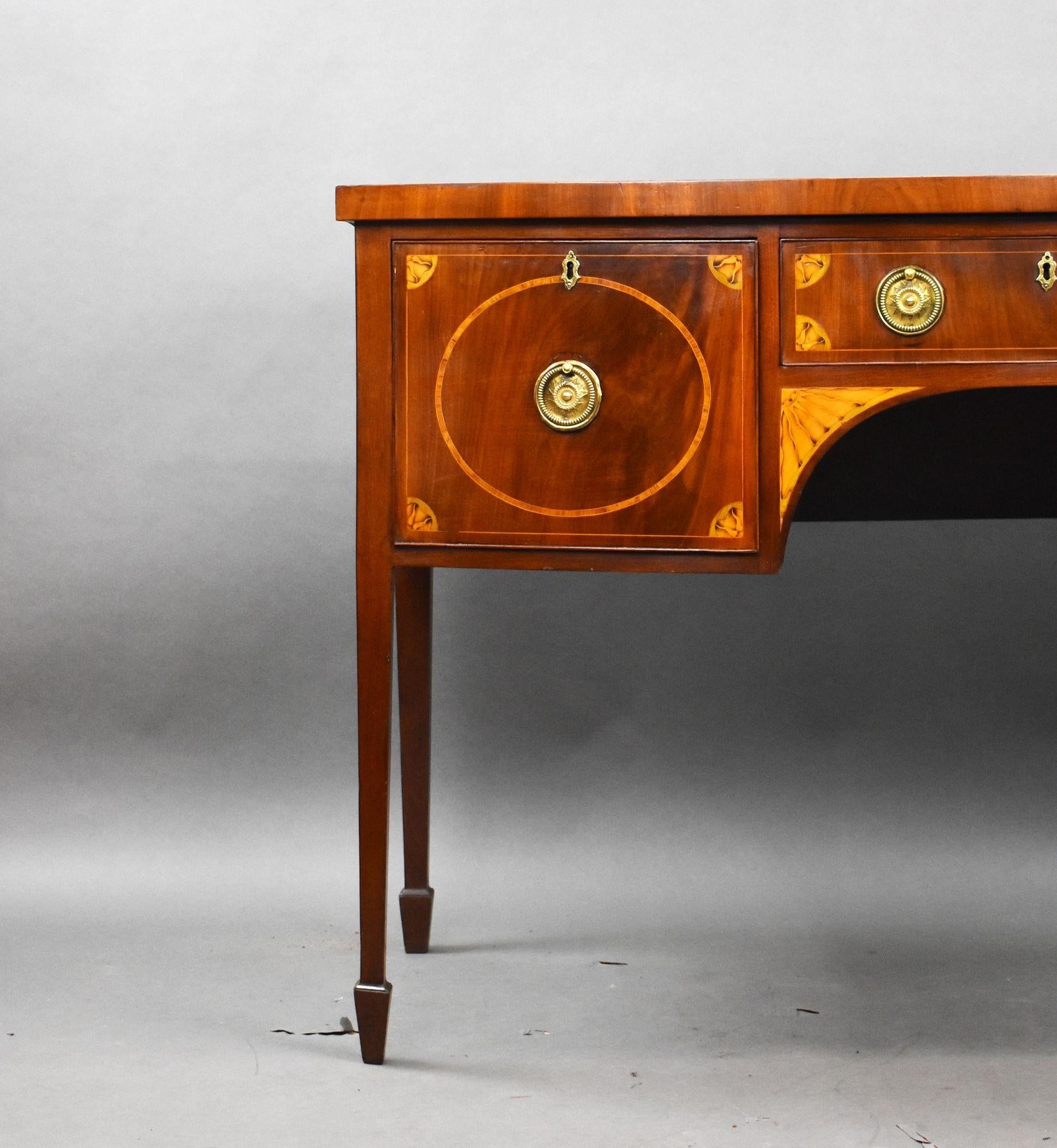 Antique Georgian Mahogony Inlaid Bowfront Sideboard In Good Condition For Sale In Chelmsford, Essex