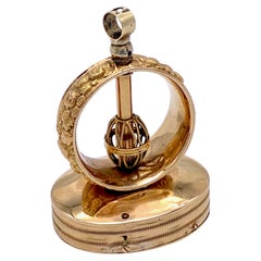 Antiker georgianischer mechanischer Musik-Anhänger mit Trincket-Anhänger aus 15 Karat Gold