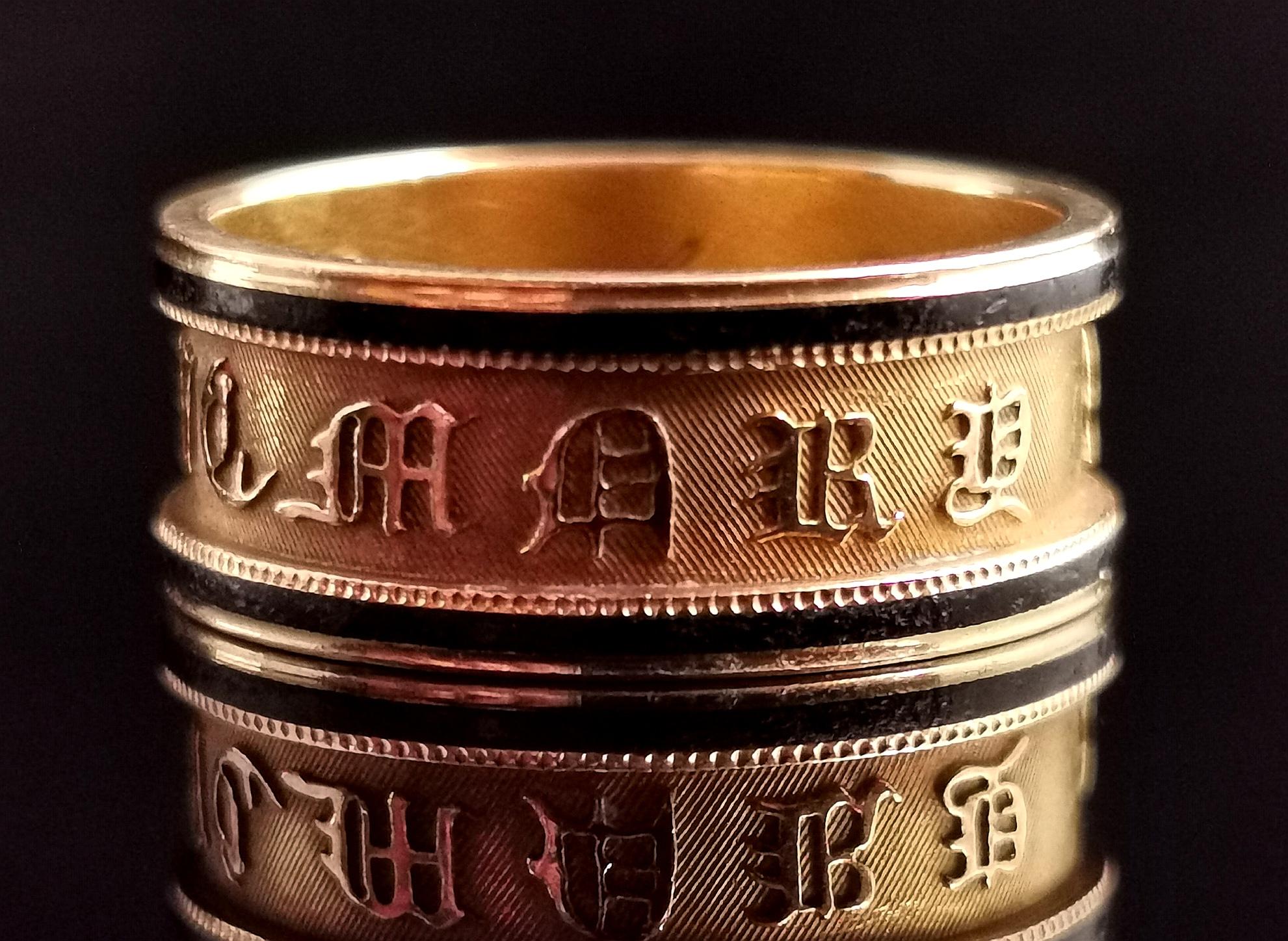 A truly stunning antique Georgian era mourning band ring.

Crafted in rich aged antique 18kt gold, it is a wide band style ring with an engraved and carved inner band.

It has a textured engraving to the centre recess and the words In Memory Of