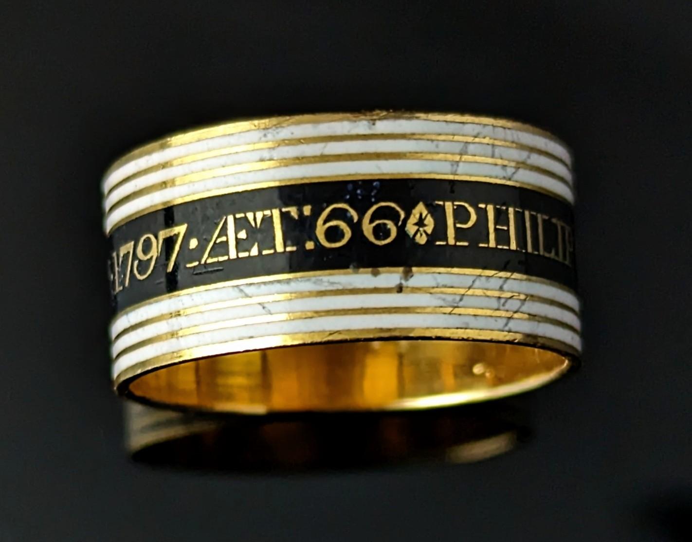 Antique Georgian Mourning band ring, 22k gold, Black and White enamel  In Good Condition For Sale In NEWARK, GB