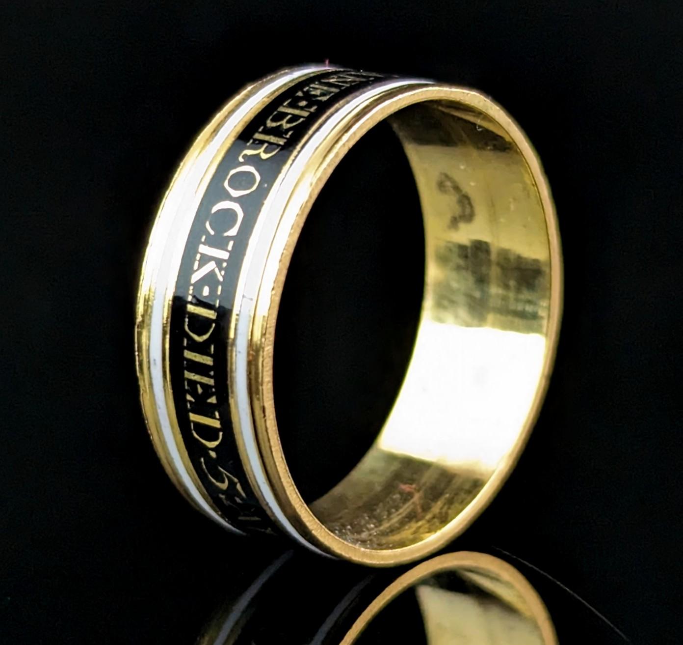 Antique Georgian mourning band ring, enamelled 22k gold, 18th century  In Good Condition In NEWARK, GB