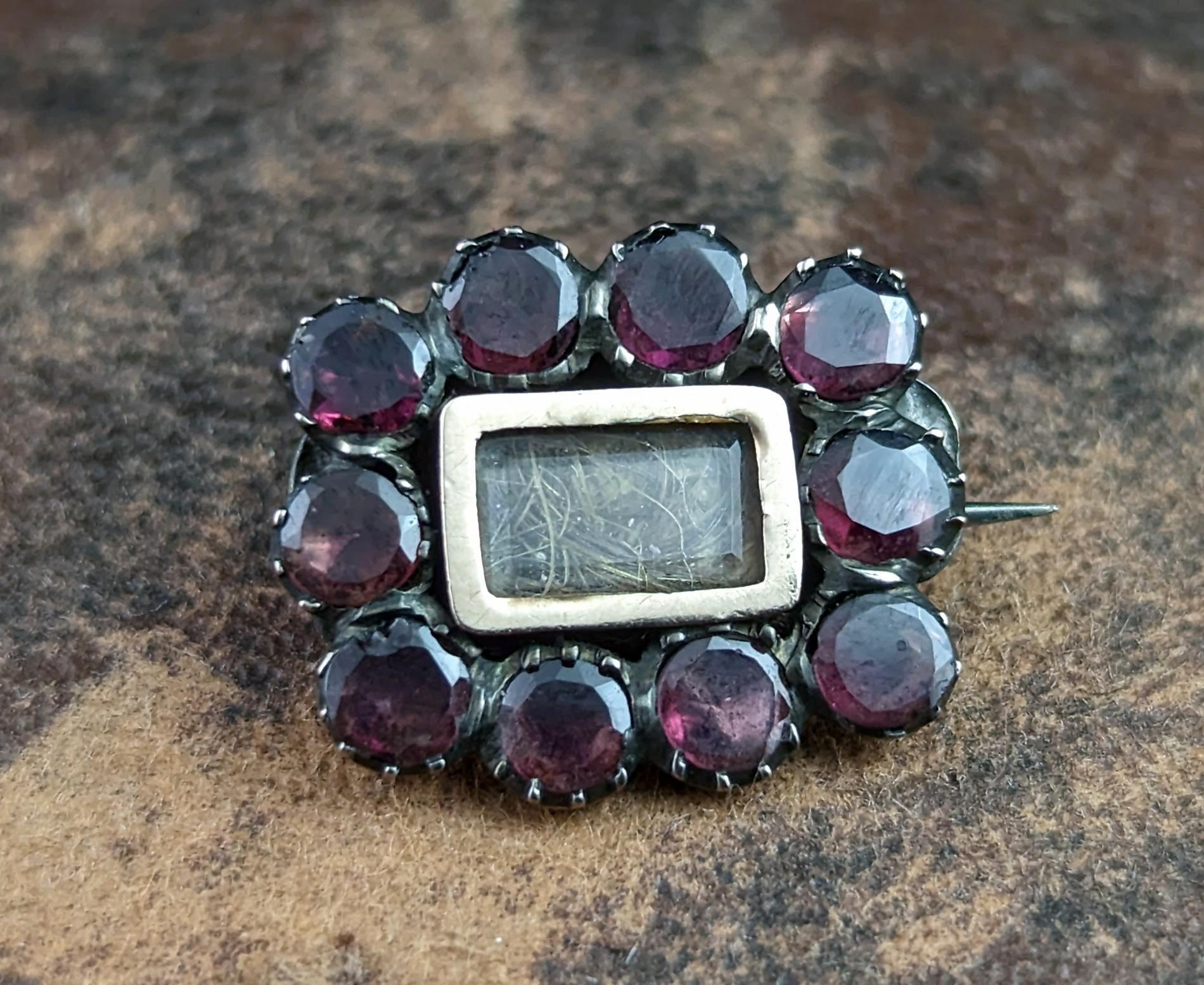 Antique Georgian Mourning brooch, Flat cut Garnet, Lace pin In Fair Condition In NEWARK, GB