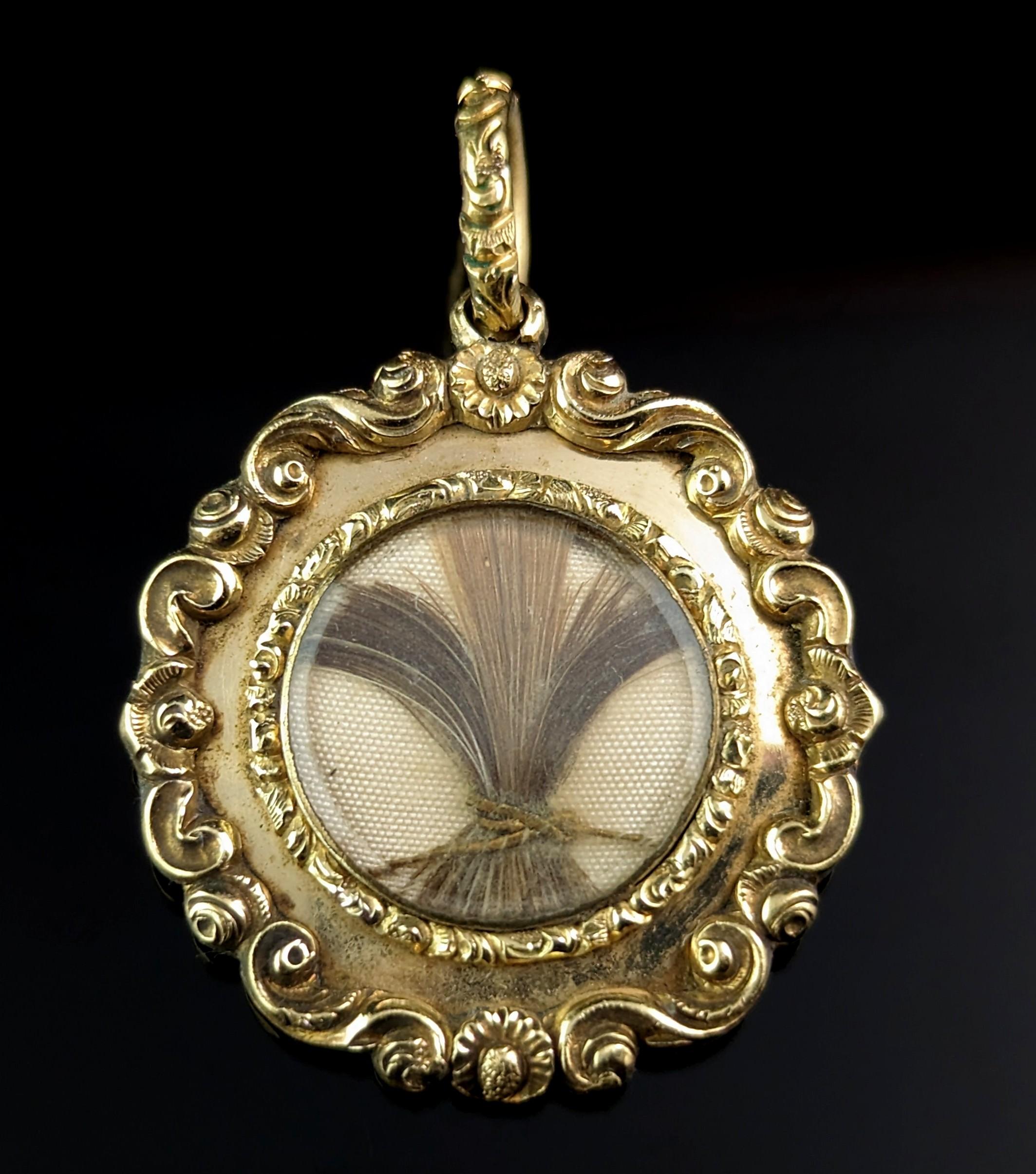 Antique Georgian mourning locket pendant, 9k gold and black enamel  12
