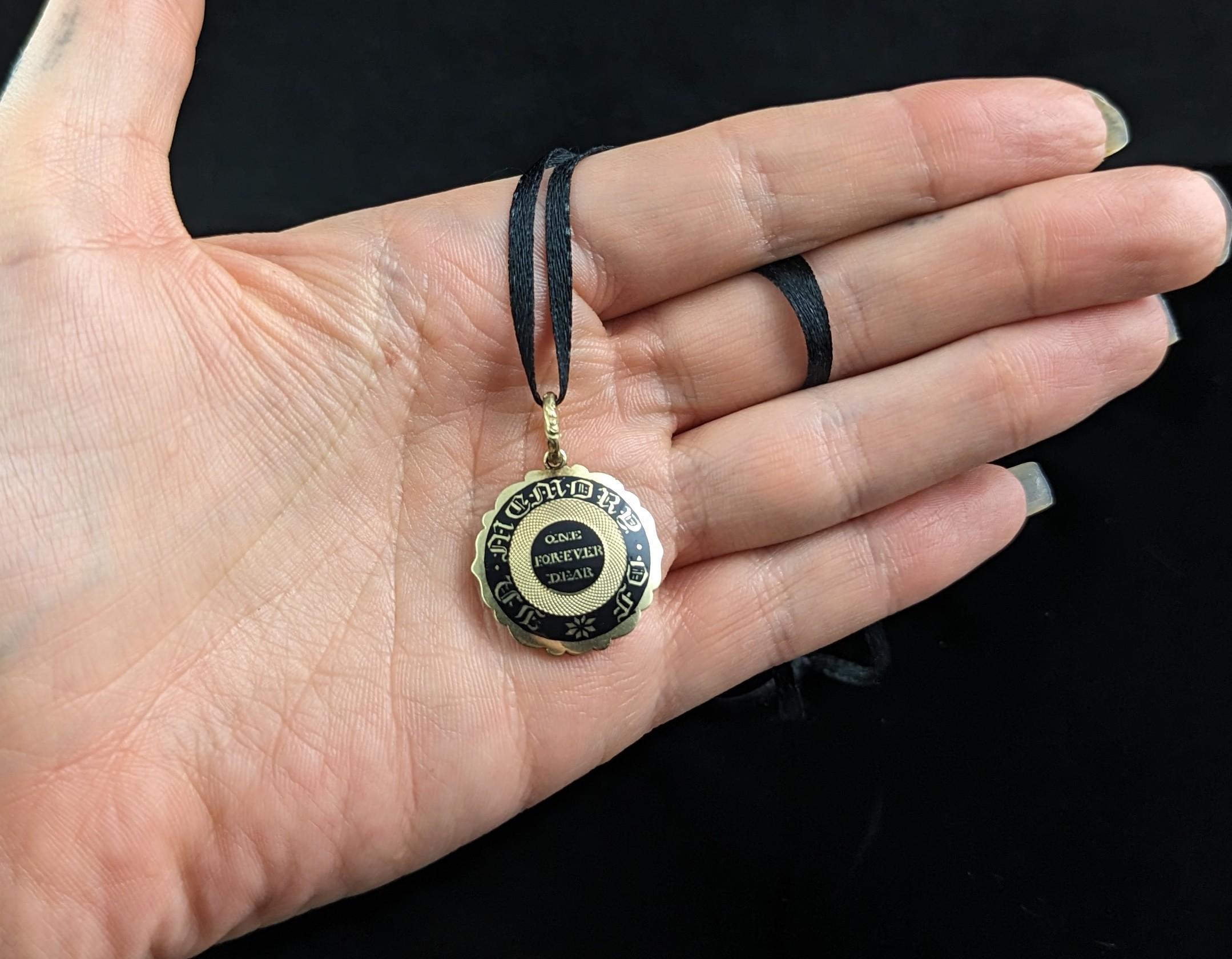 Antique Georgian mourning locket pendant, 9k gold and black enamel  1