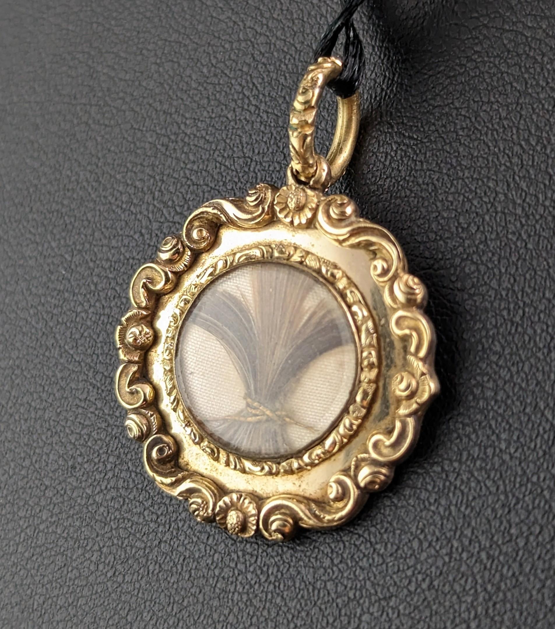 Antique Georgian mourning locket pendant, 9k gold and black enamel  4