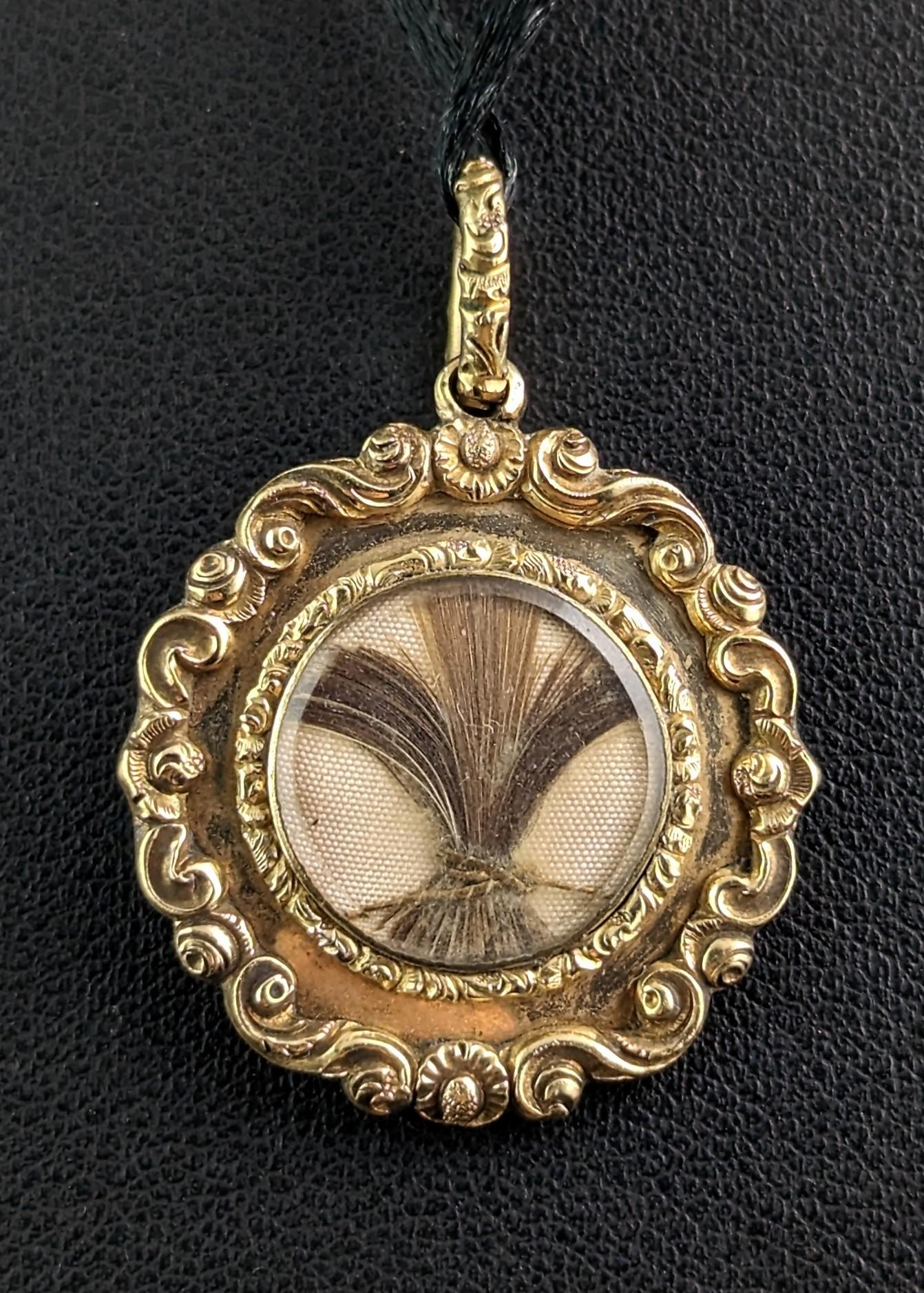 Antique Georgian mourning locket pendant, 9k gold and black enamel  5