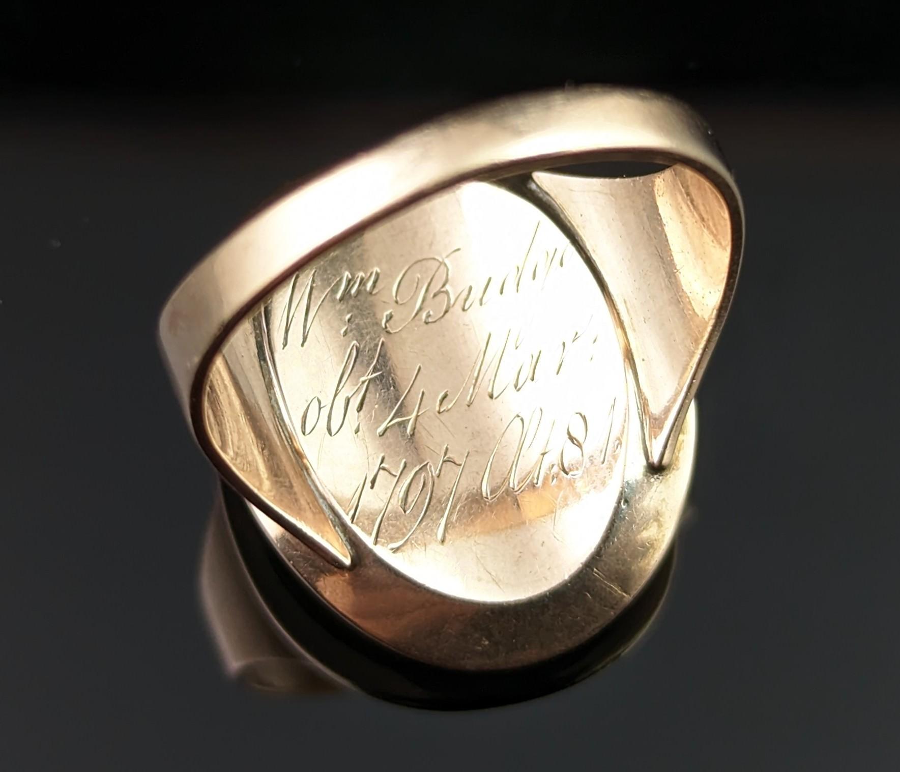 Antiguo anillo georgiano de luto, oro amarillo de 18 quilates, esmalte azul y trabajo capilar en venta 3