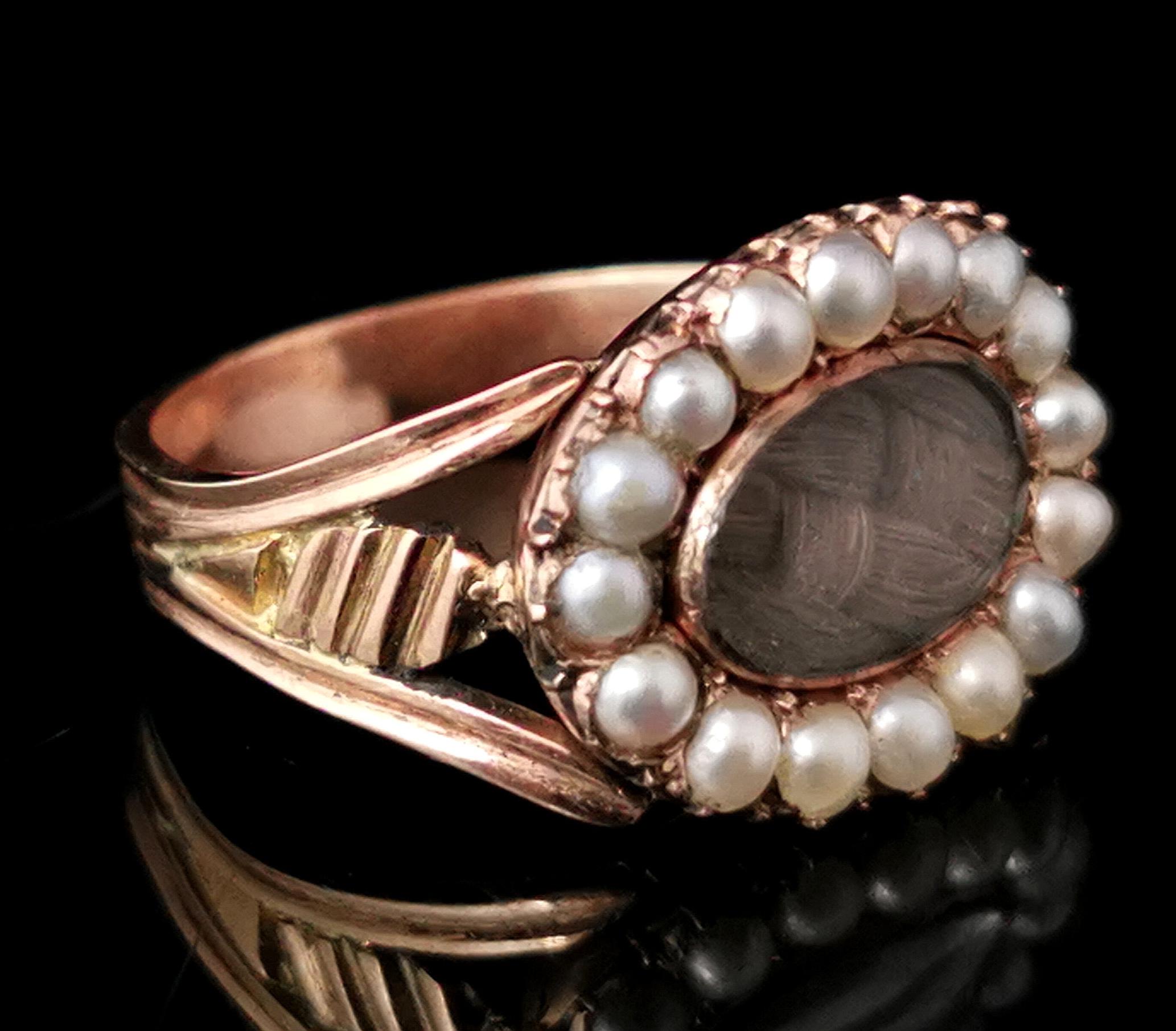 Cabochon Antique Georgian Mourning Ring, 18 Karat Yellow Gold, Pearl and Hairwork