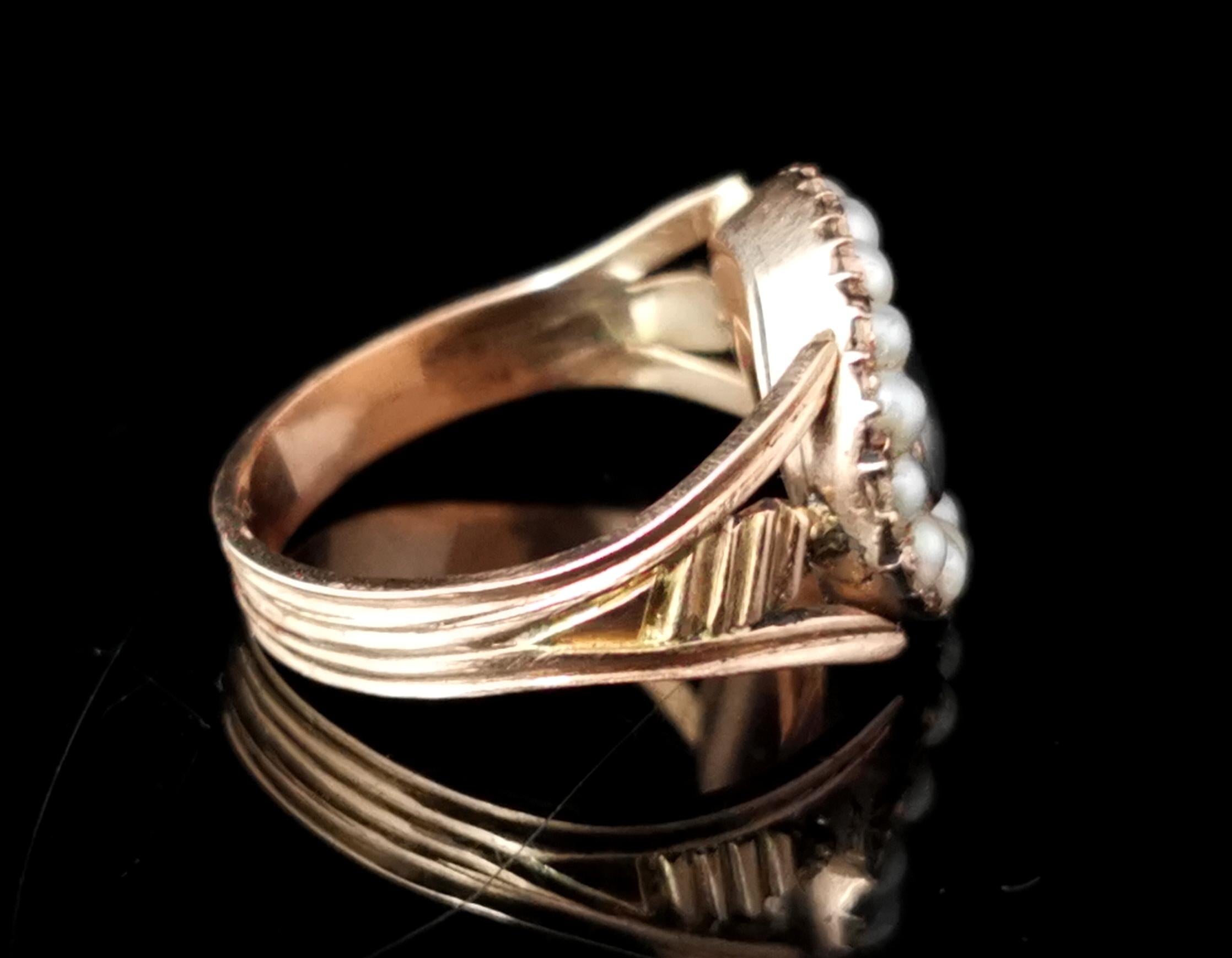 Women's or Men's Antique Georgian Mourning Ring, 18 Karat Yellow Gold, Pearl and Hairwork